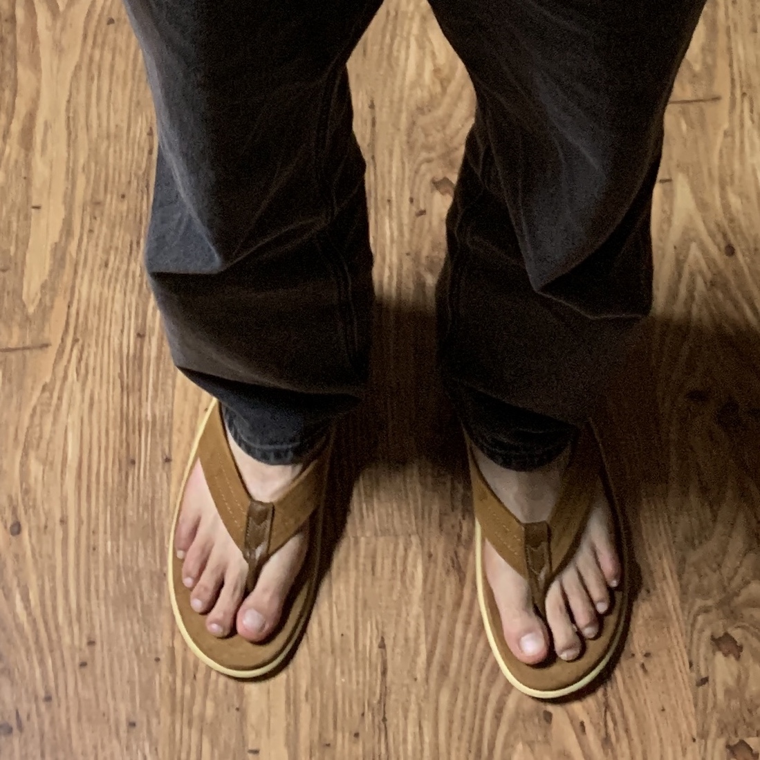 Island Slipper Classic Ultimate Suede Peanut Cognac 착용 스타일
