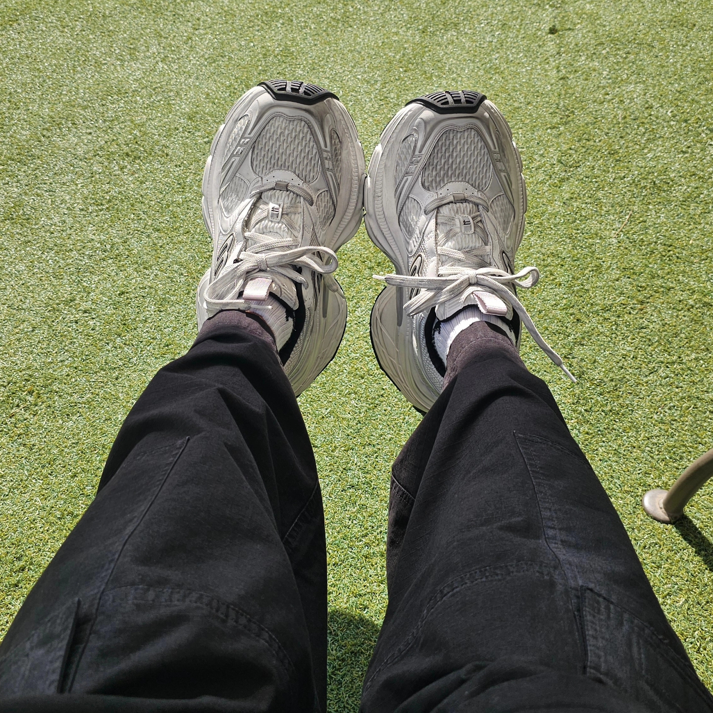 Balenciaga Large Cargo Pants Black, Balenciaga 10XL Sneakers White Grey Silver Black 착용 스타일 - 5