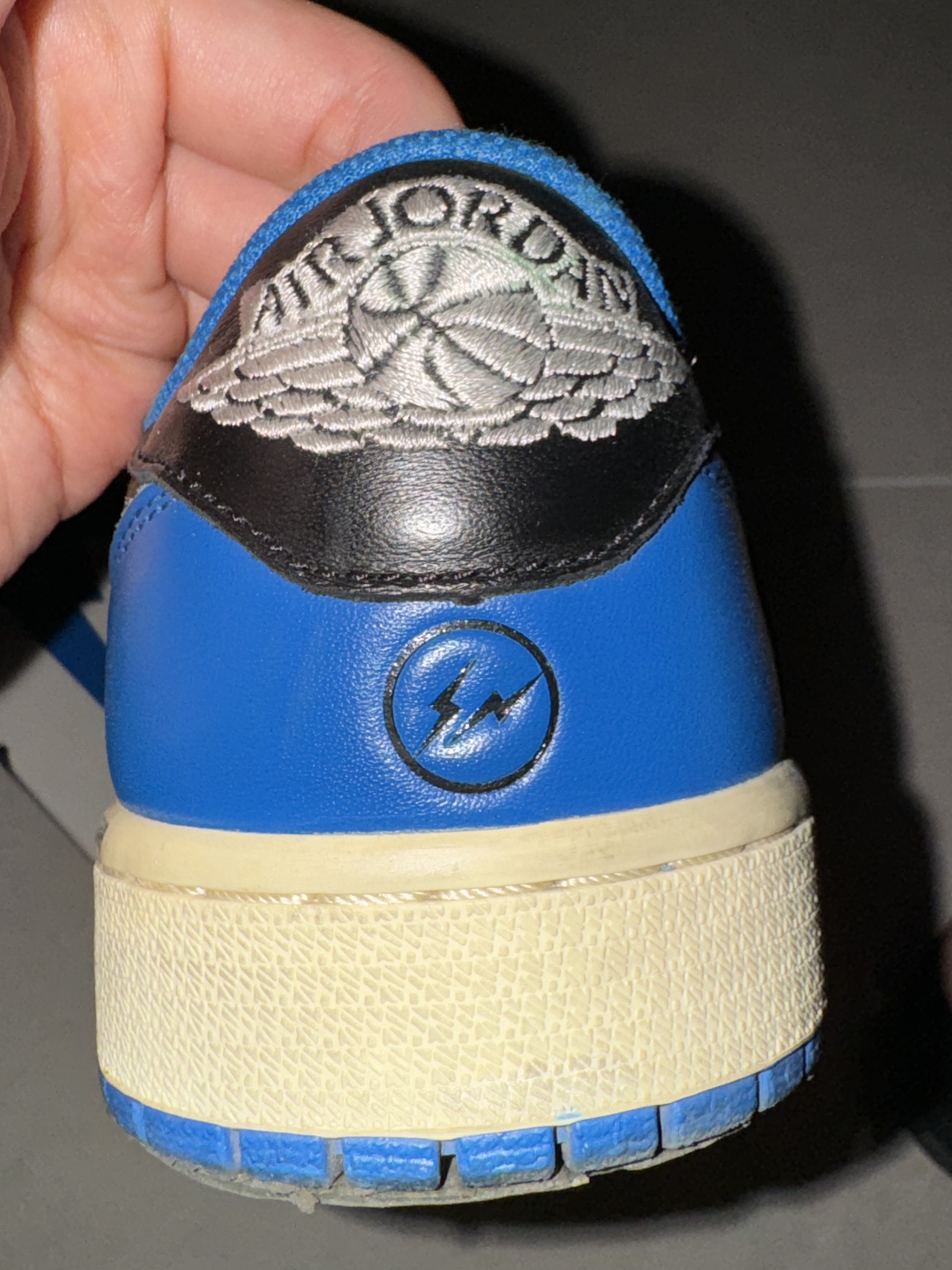 Jordan 1 x Travis Scott x Fragment Retro Low OG SP Military Blue 착용 스타일 - 2