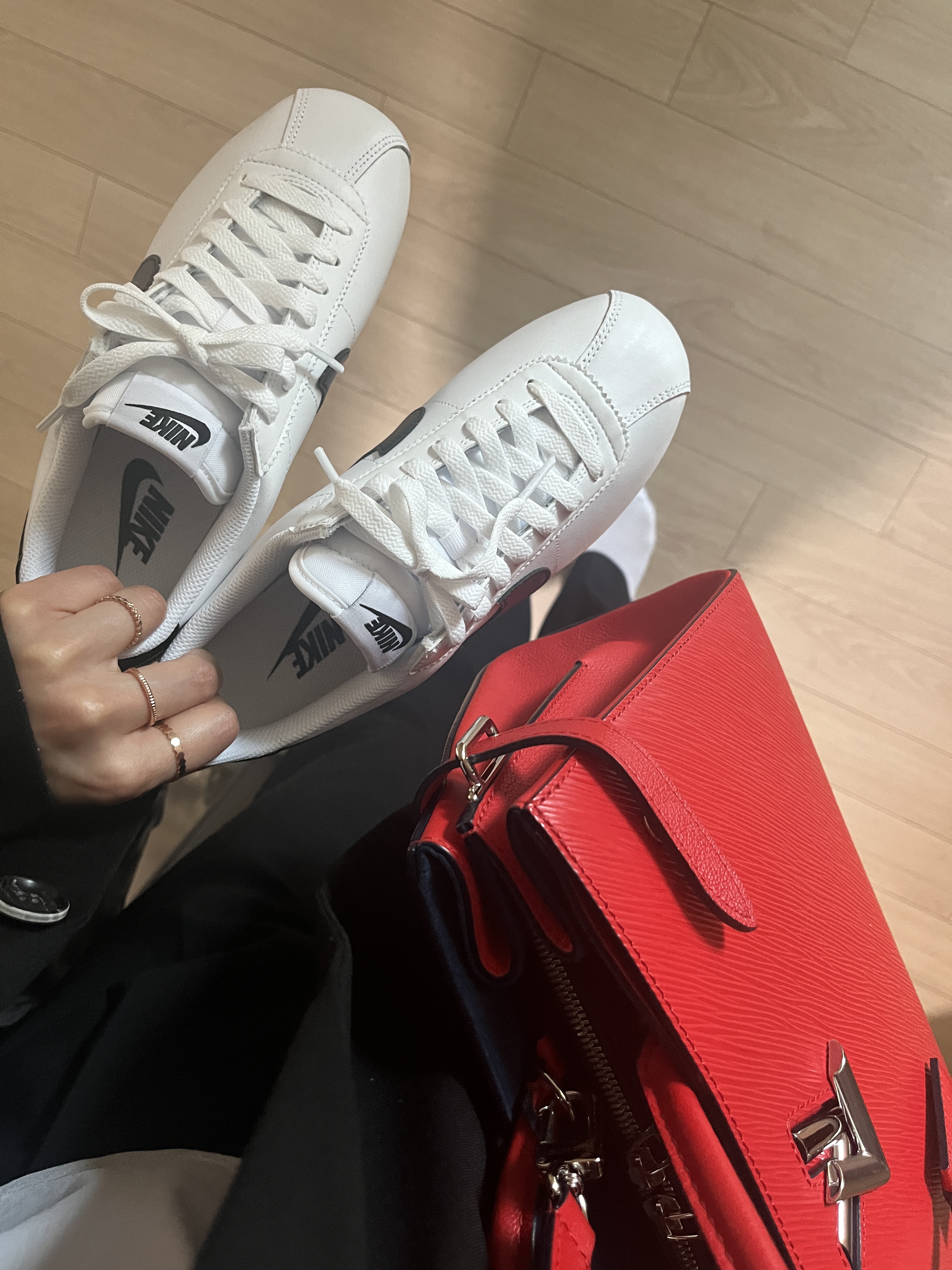 (W) Nike Cortez Leather White Black 착용 스타일 - 1