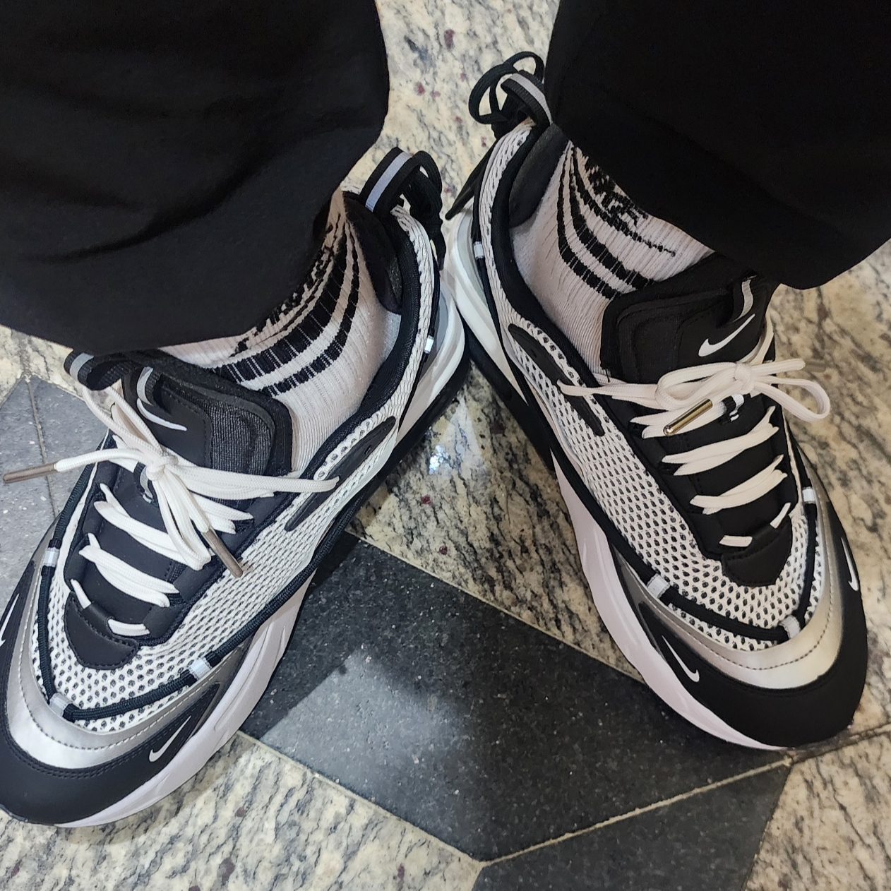 (W) Nike Air Max Furyosa Silver and Black 착용 스타일