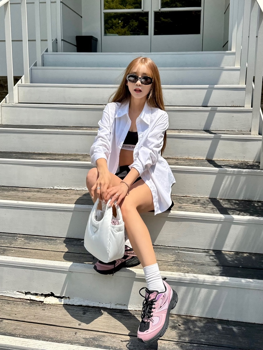 Fila Interun Pink Black, Prada Small Padded Prada Soft Nappa Leather Bag White 착용 스타일 - 2