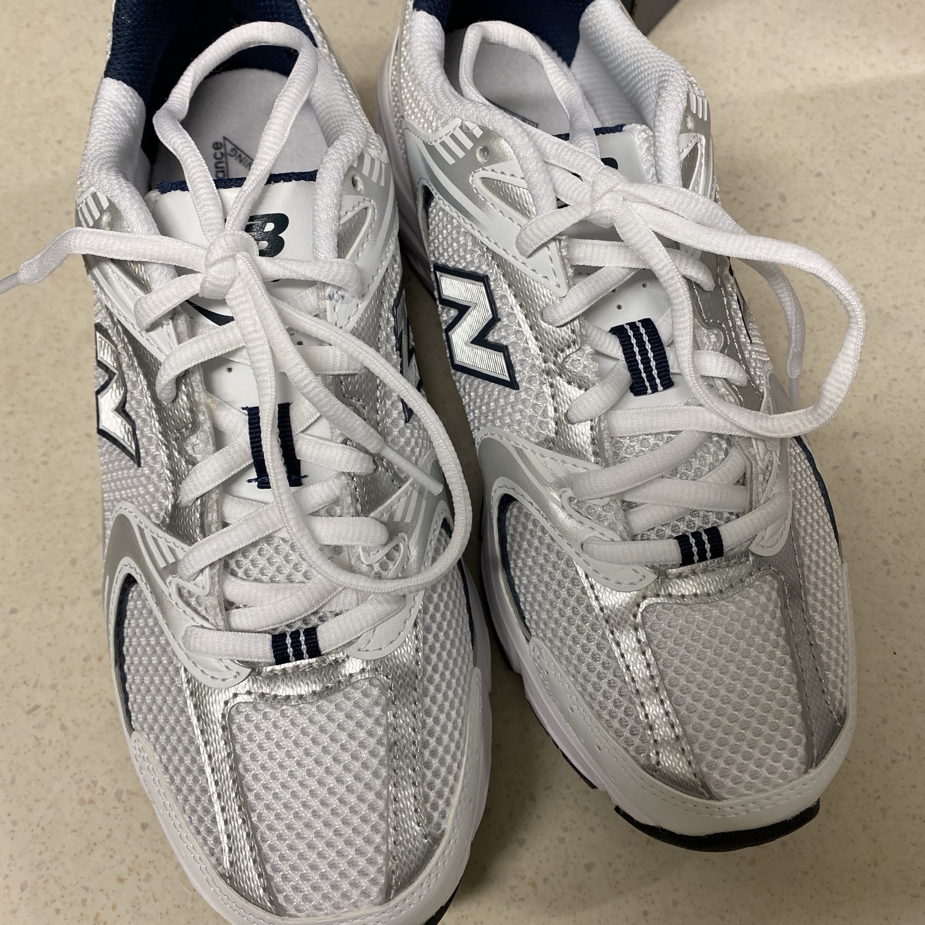 New Balance 530 White 착용 스타일