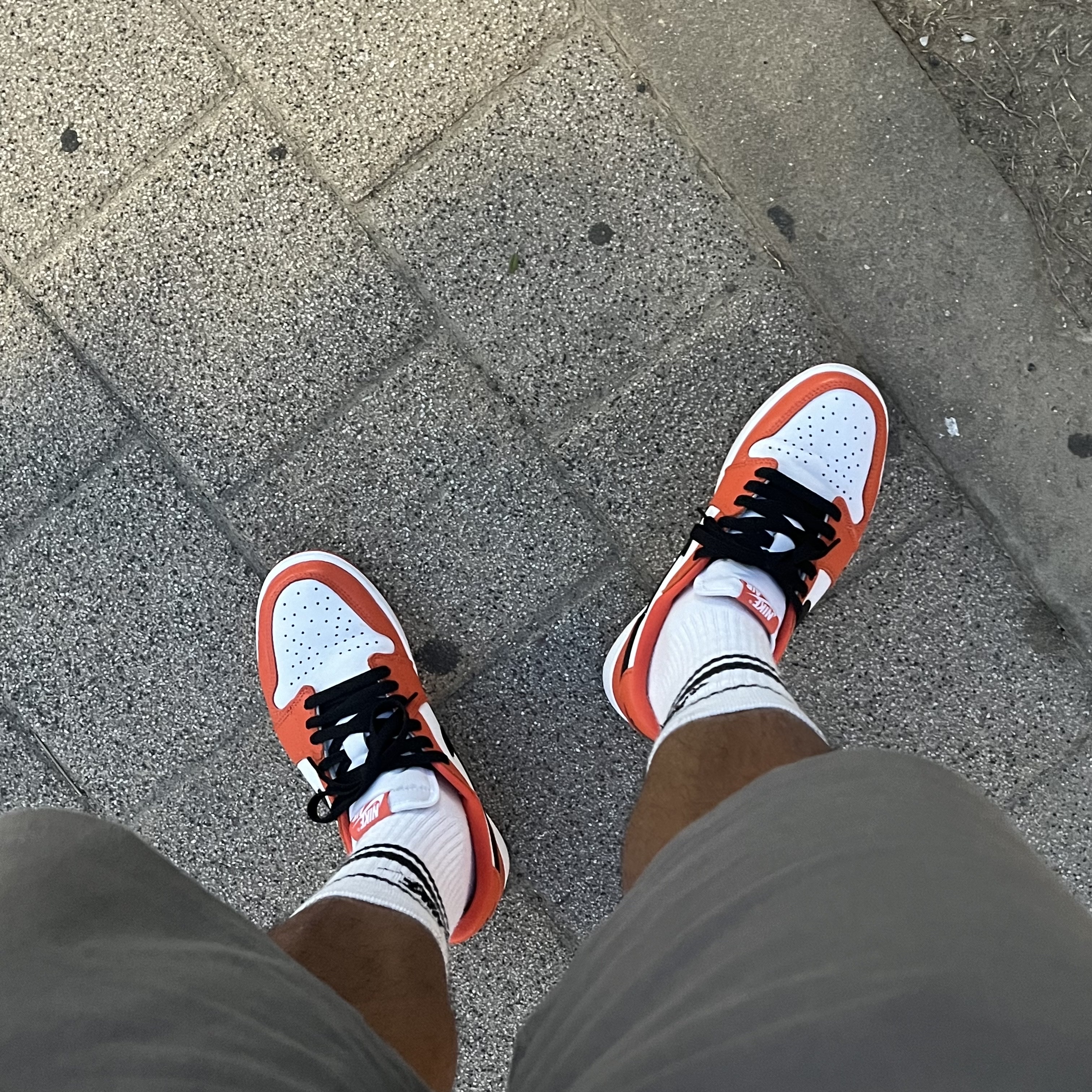 Jordan 1 Low OG Starfish 착용 스타일