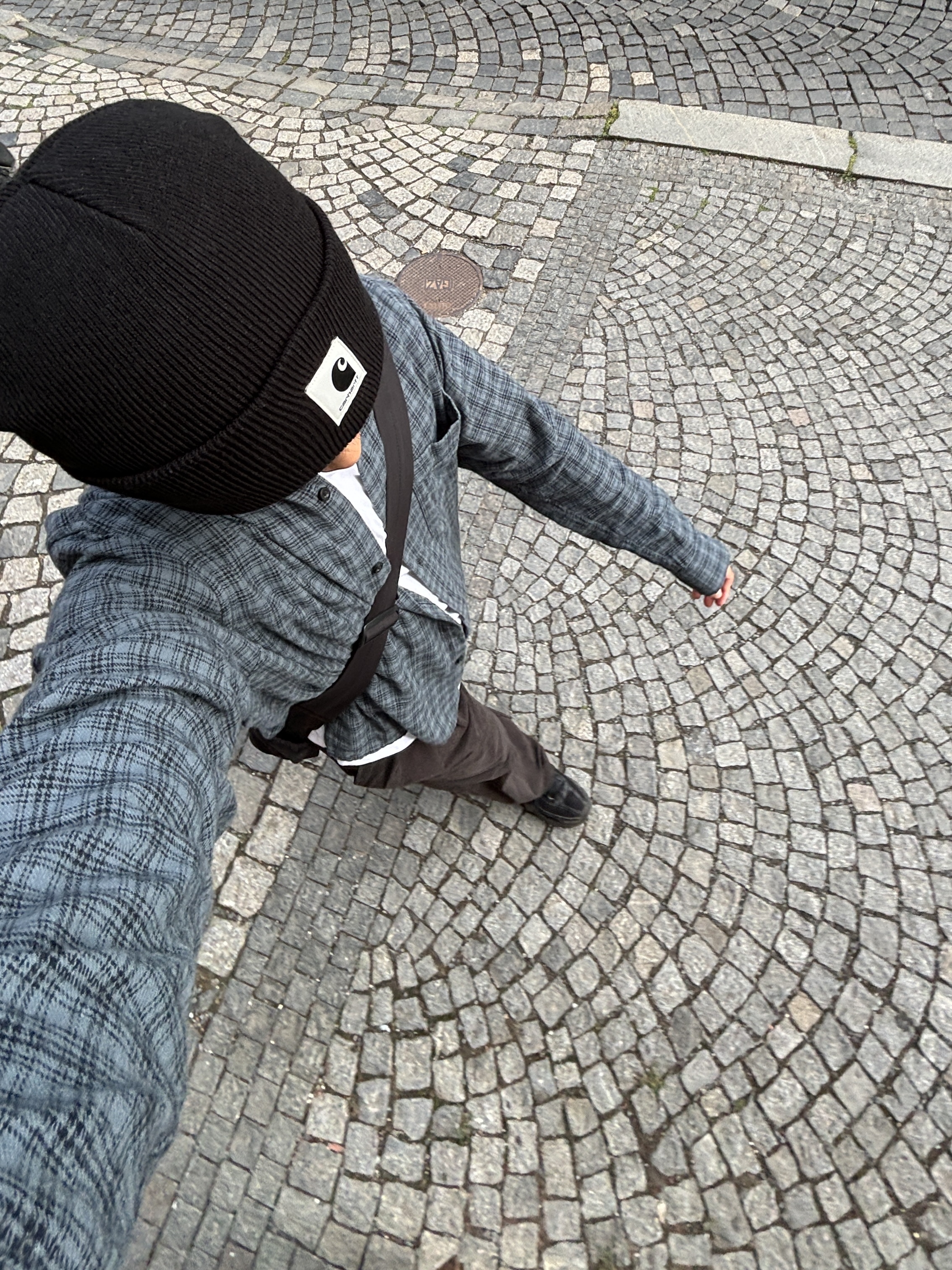 Carhartt WIP Ashley Beanie Black 착용 스타일 - 1