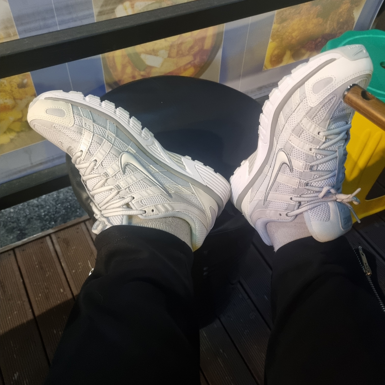 (W) Nike P-6000 Metallic Summit White 착용 스타일 - 2