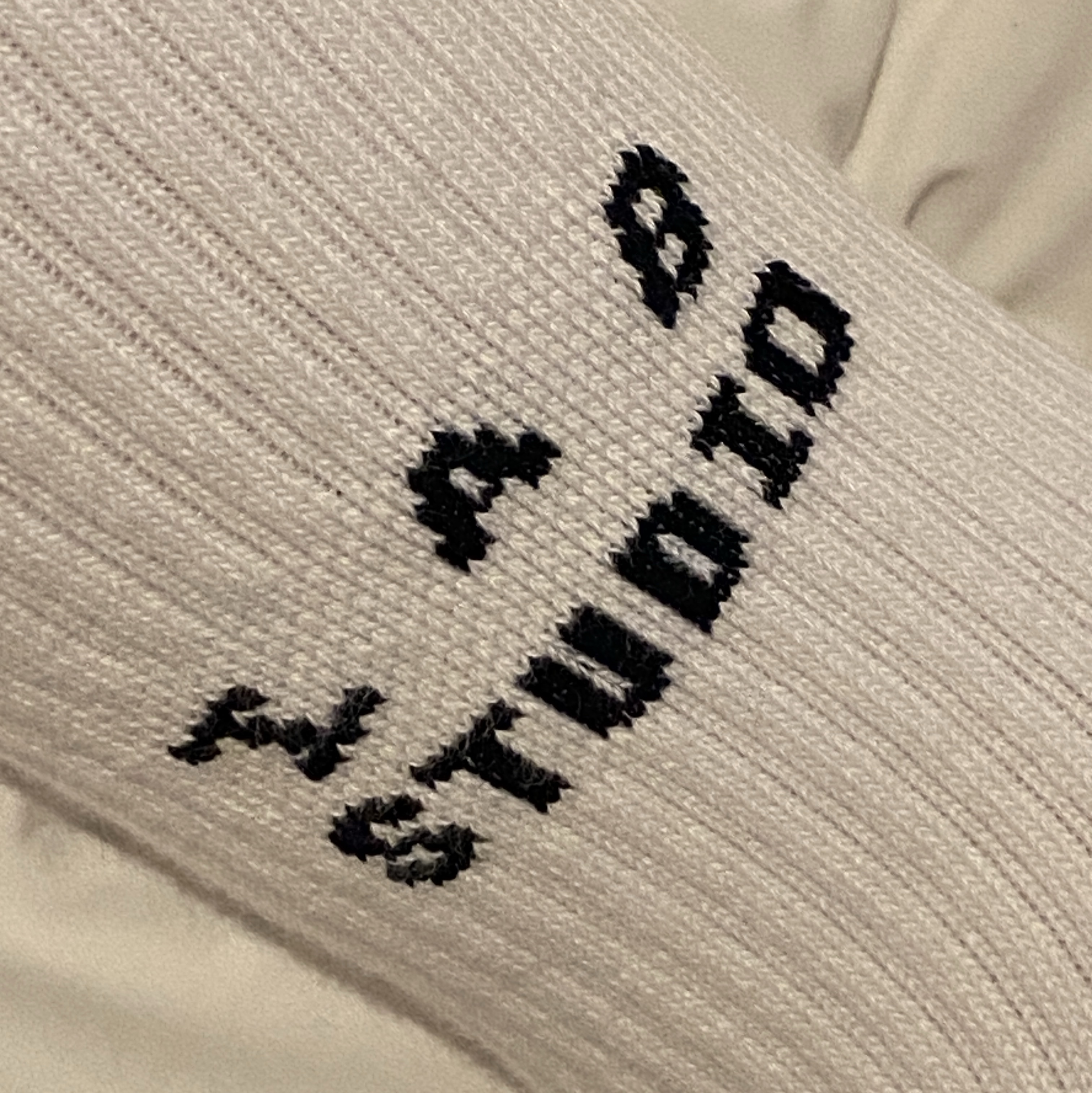 IAB Studio Socks White (5 Pack) 착용 스타일