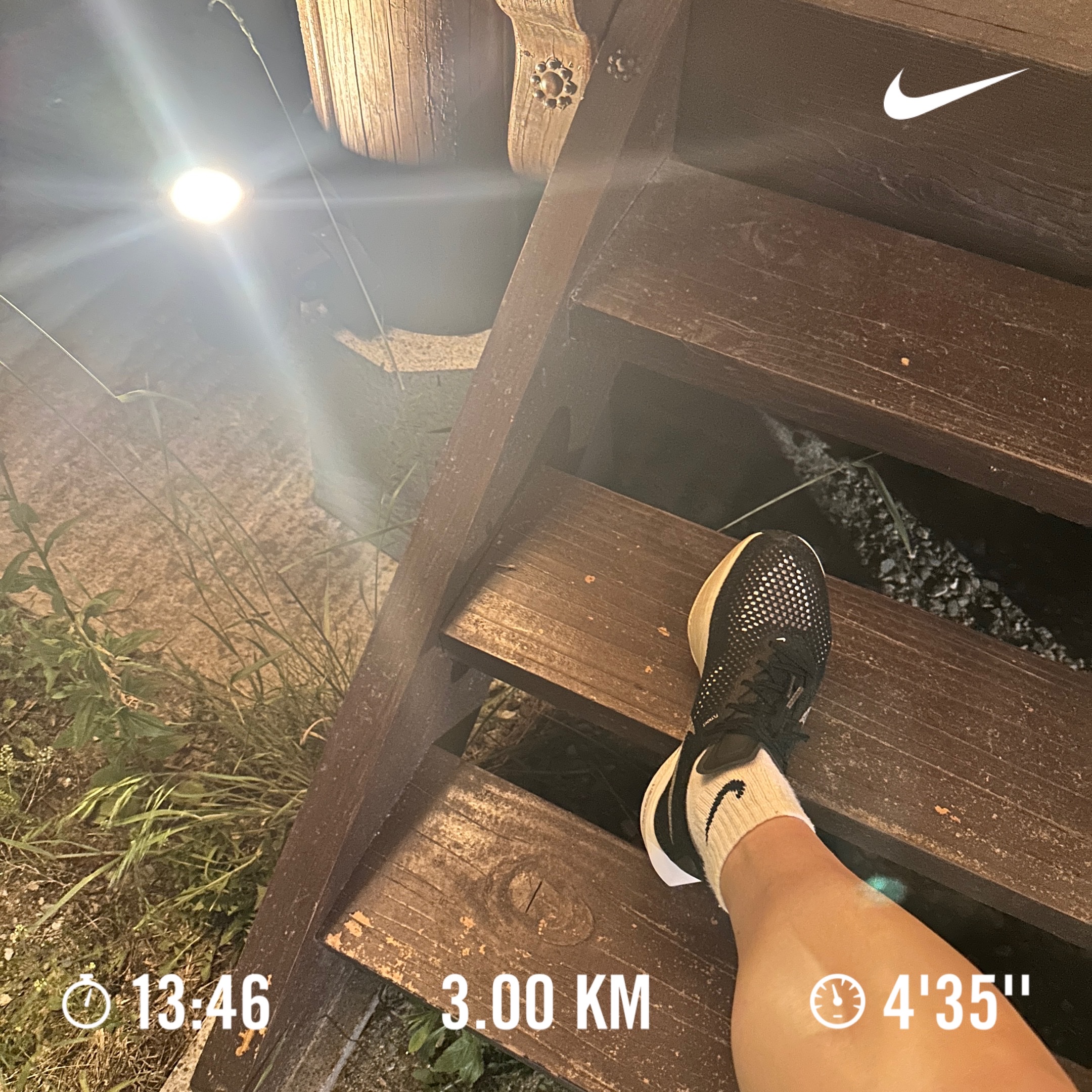Nike ZoomX Vaporfly Next% 3 Black Metallic Gold Grain 착용 스타일