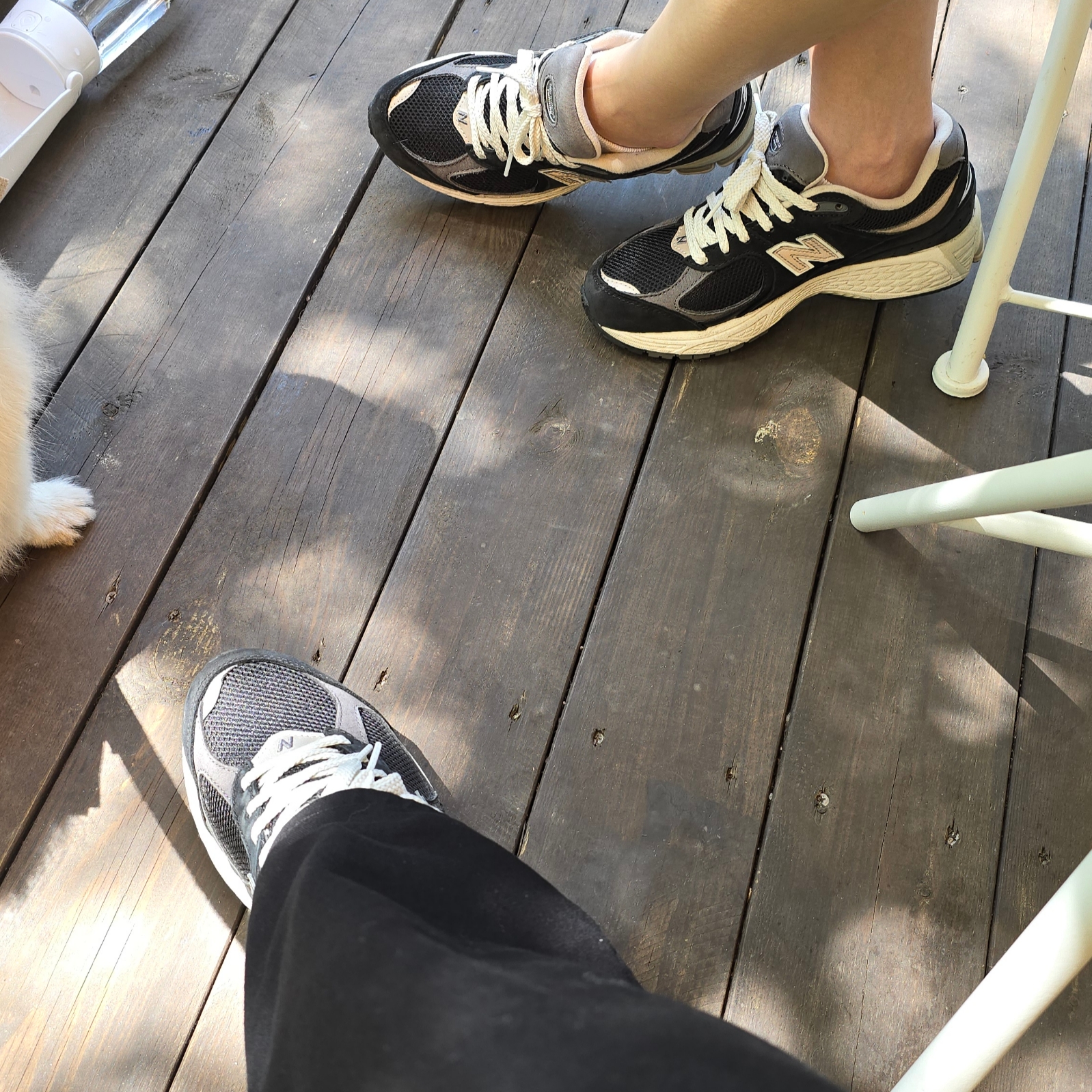 New Balance 2002R Premium Vintage Black 착용 스타일 - 3
