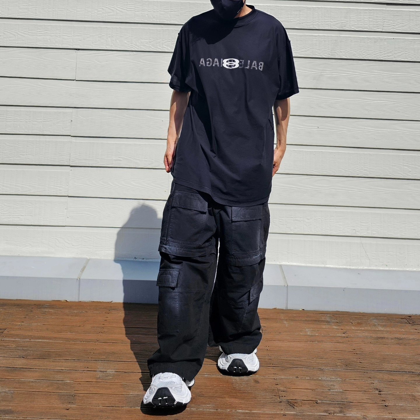 Balenciaga Large Cargo Pants Black, Balenciaga 10XL Sneakers White Grey Silver Black 착용 스타일 - 3