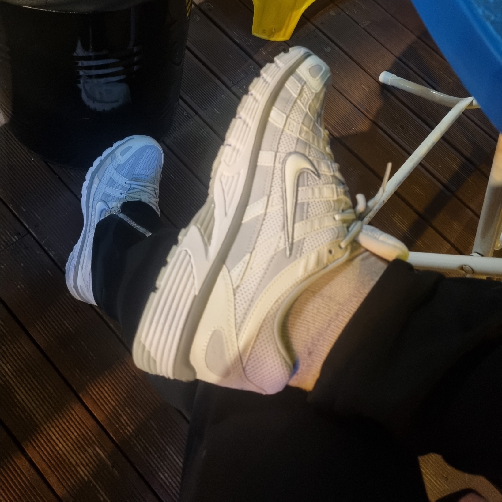 (W) Nike P-6000 Metallic Summit White 착용 스타일 - 1