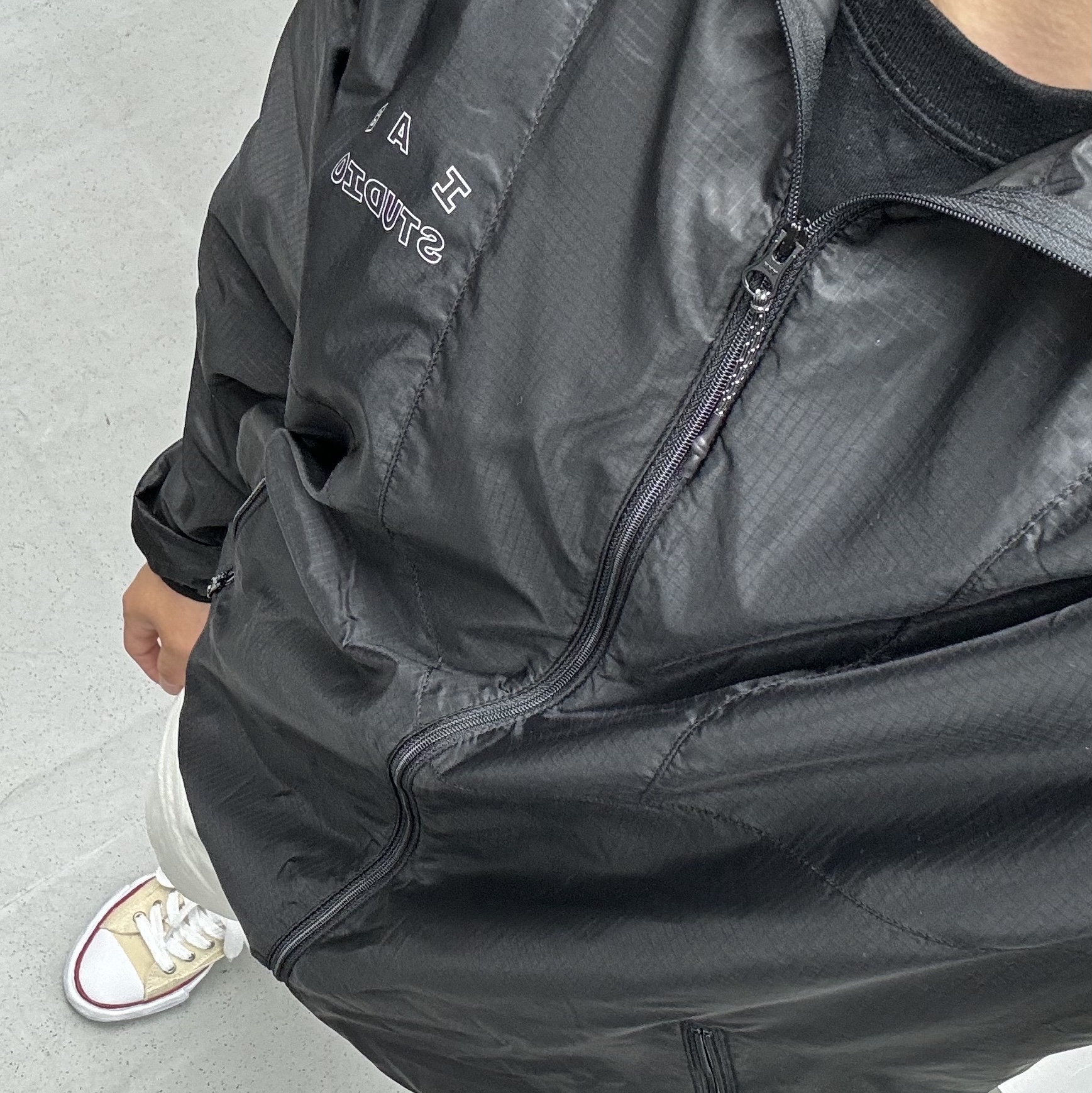 Maison Mihara Yasuhiro Peterson OG Sole Canvas Low-top Sneakers Natural, IAB Studio Ripstop Wind Jacket Black 착용 스타일