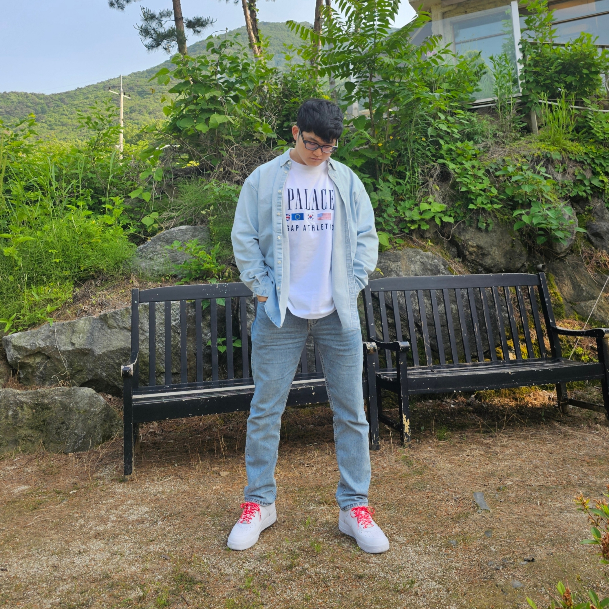 Supreme Small Box Shirt Washed Blue - 24SS, Palace x Gap Heavy Jersey T-Shirt White - 24SS 착용 스타일