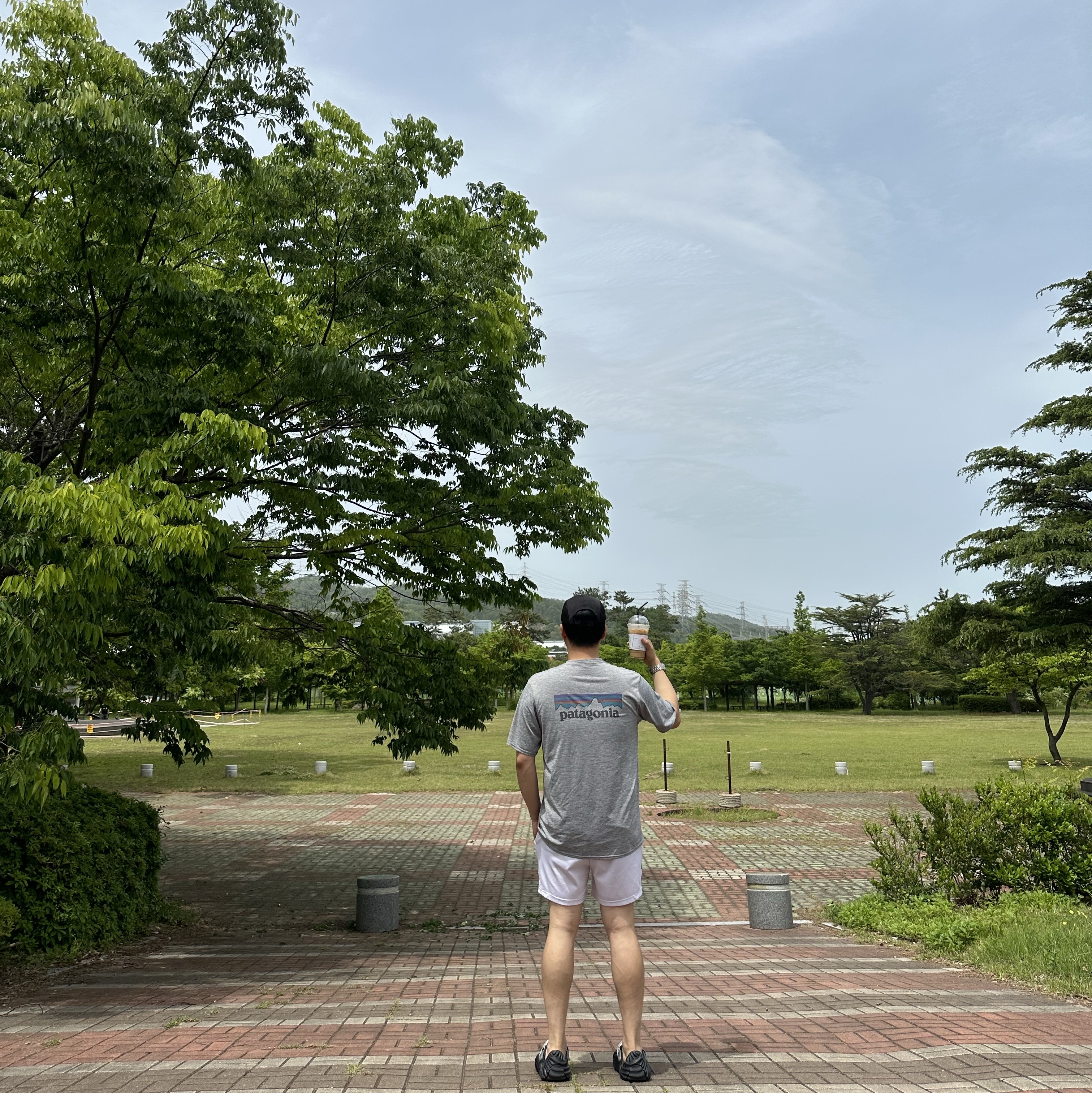 (W) Patagonia Capilene Cool Daily Graphic T-Shirt '73 Skyline Feather Grey, Apple Watch Ultra 2 49mm Titanium Case with Ocean Band Blue (Korean Ver.) 착용 스타일