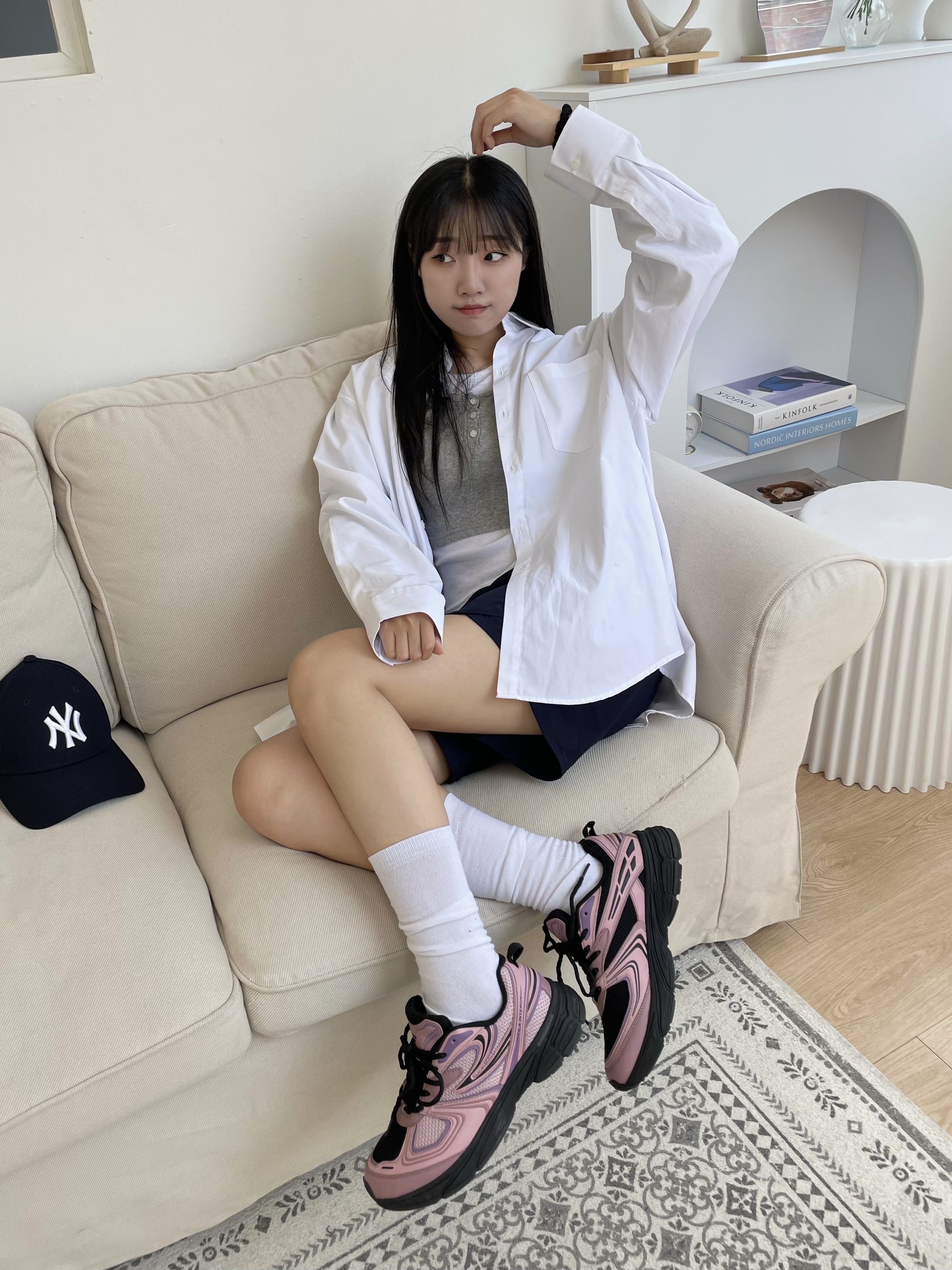Fila Interun Pink Black, COS Quilted Oversized Shoulder Bag Off White Light Beige 착용 스타일 - 1