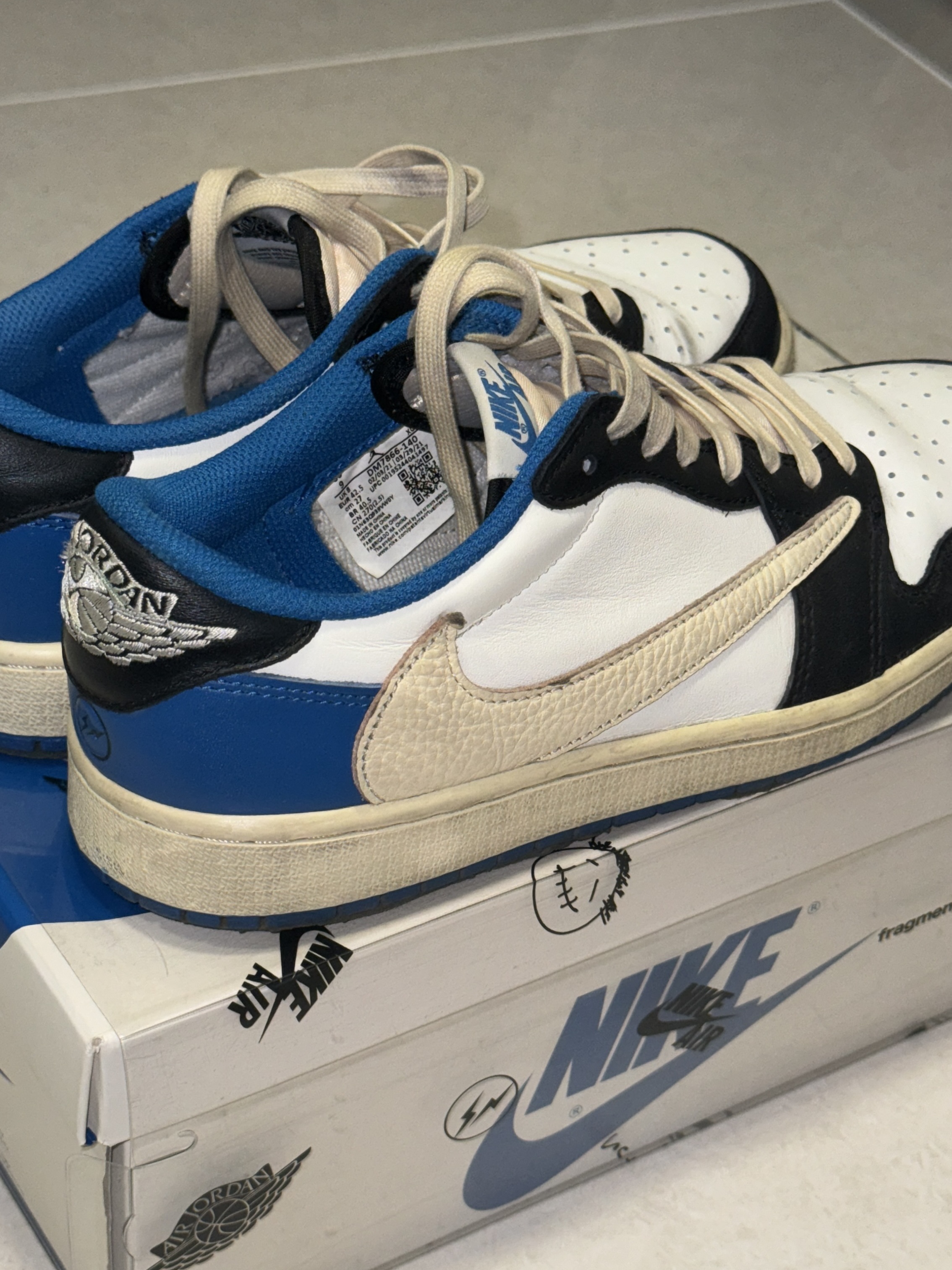 Jordan 1 x Travis Scott x Fragment Retro Low OG SP Military Blue 착용 스타일 - 1