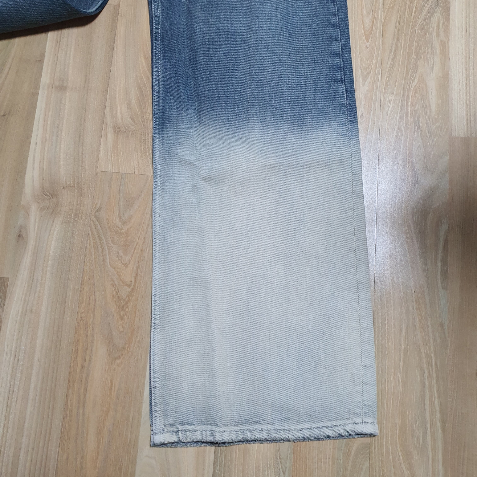 Zara Mid-Rise Wide Leg TRF Jeans Blue Green, New Balance Made in USA 996 Pink Haze Silver 착용 스타일 - 3