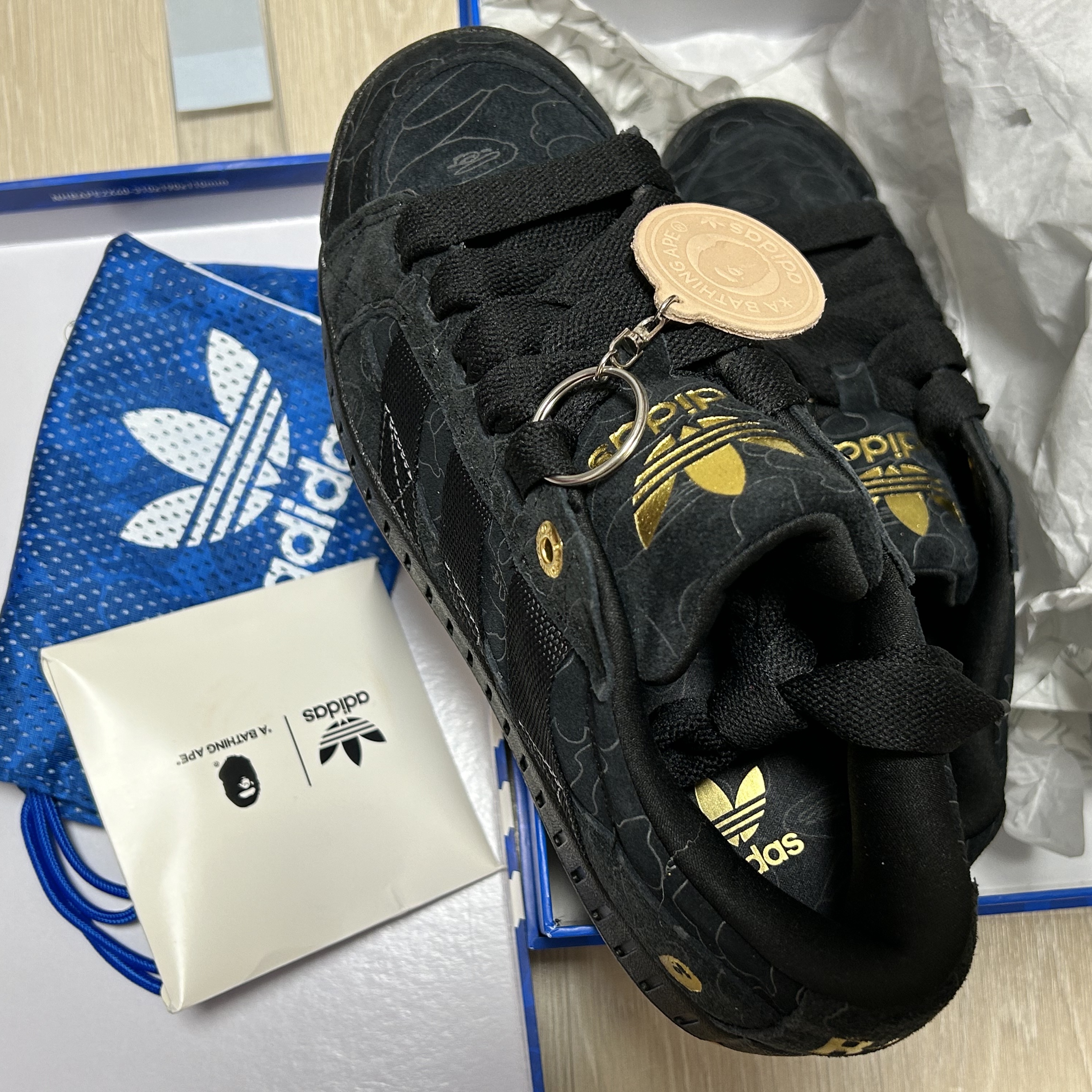 Adidas x BAPE Lawsuit Triple Black 착용 스타일