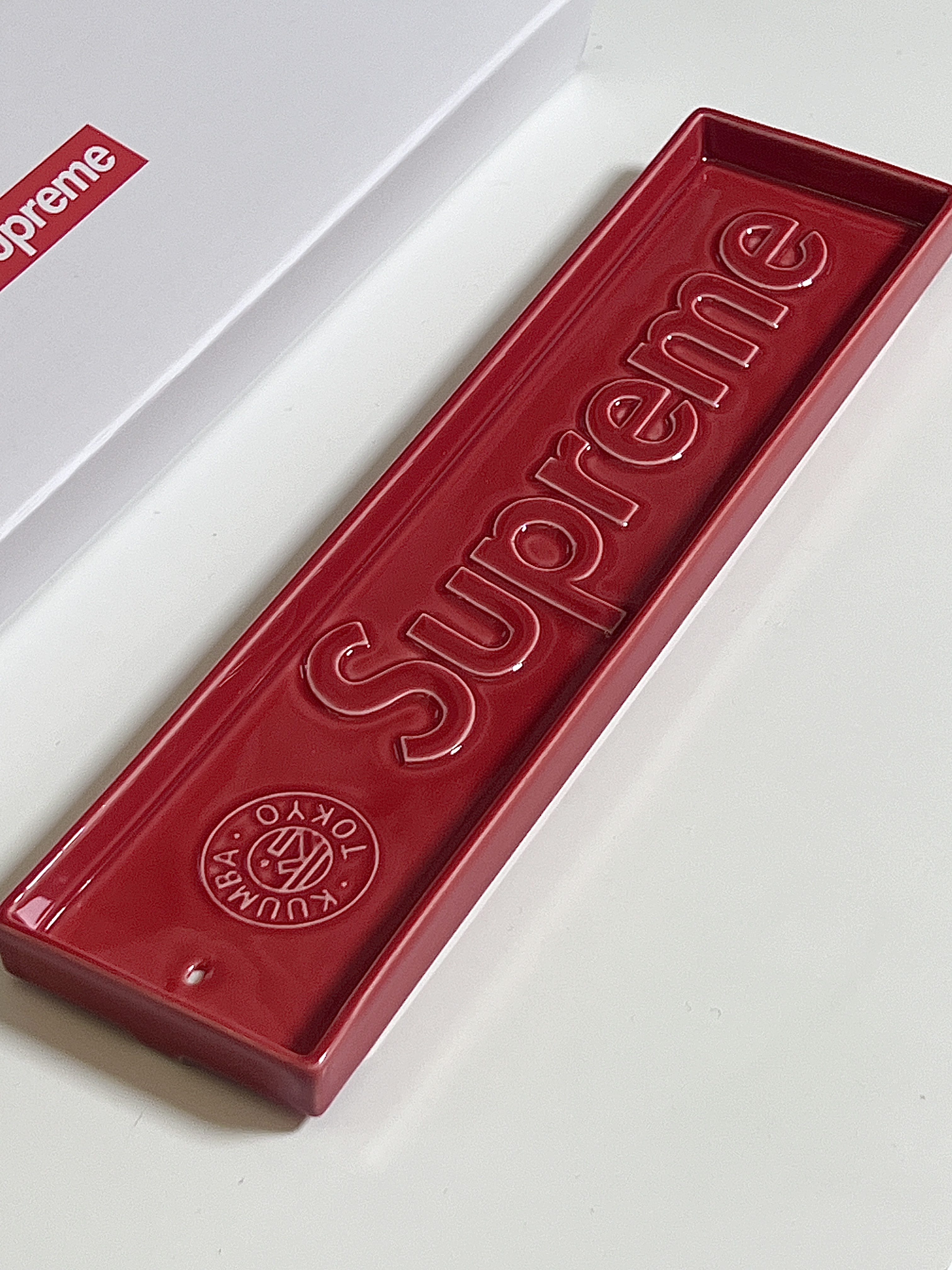 Supreme Kuumba Incense Tray Red - 24SS 착용 스타일