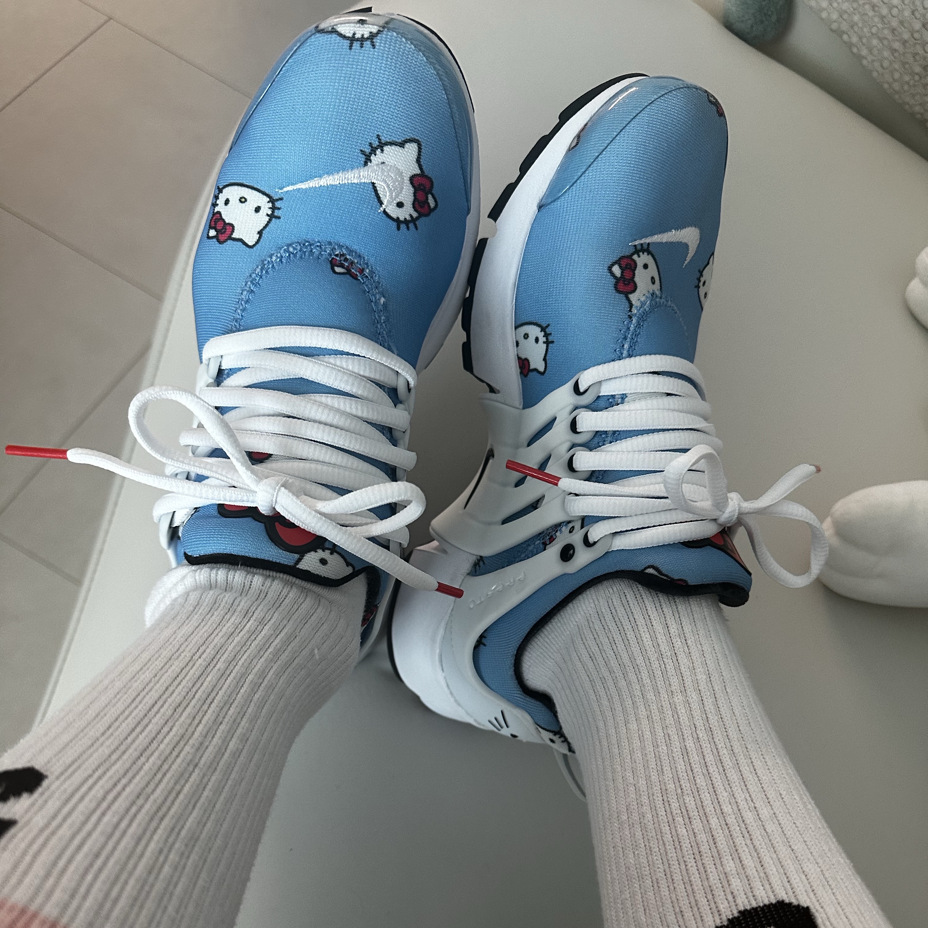 Nike x Hello Kitty Air Presto University Blue 착용 스타일 - 4