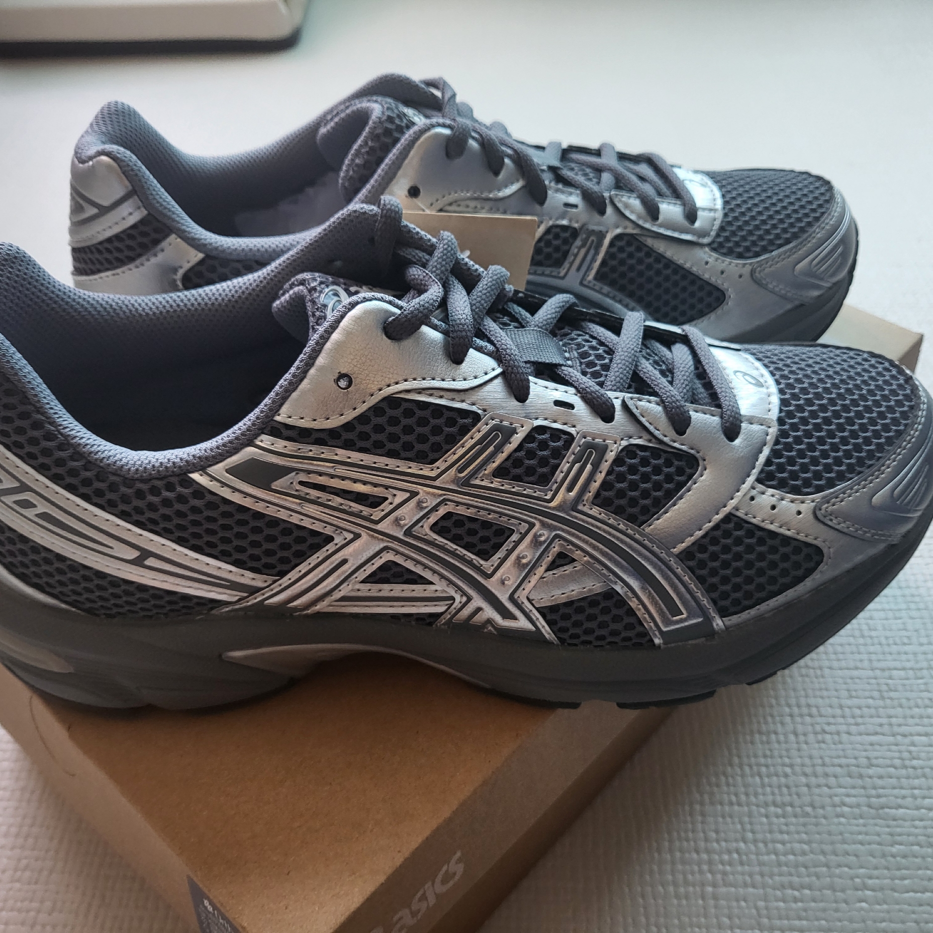 Asics Gel-1130 Steel Grey Pure Silver 착용 스타일