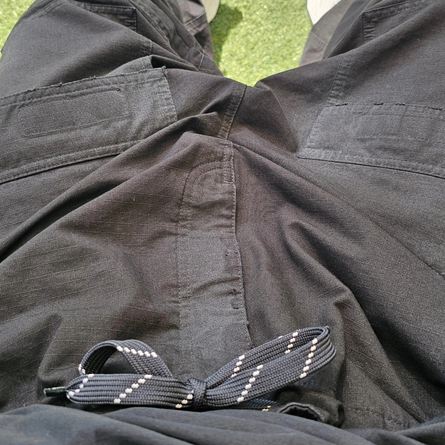 Balenciaga Large Cargo Pants Black, Balenciaga 10XL Sneakers White Grey Silver Black 착용 스타일 - 4