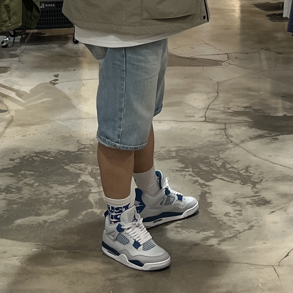 Jordan 4 Retro Industrial Blue 착용 스타일