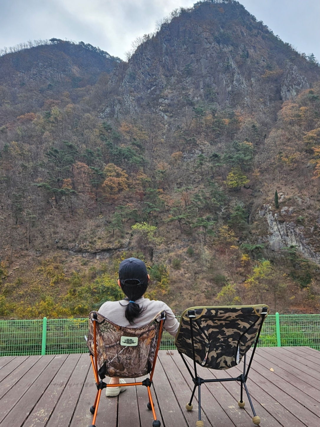 Helinox x Worksout Chair One L Edge Realtree 착용 스타일