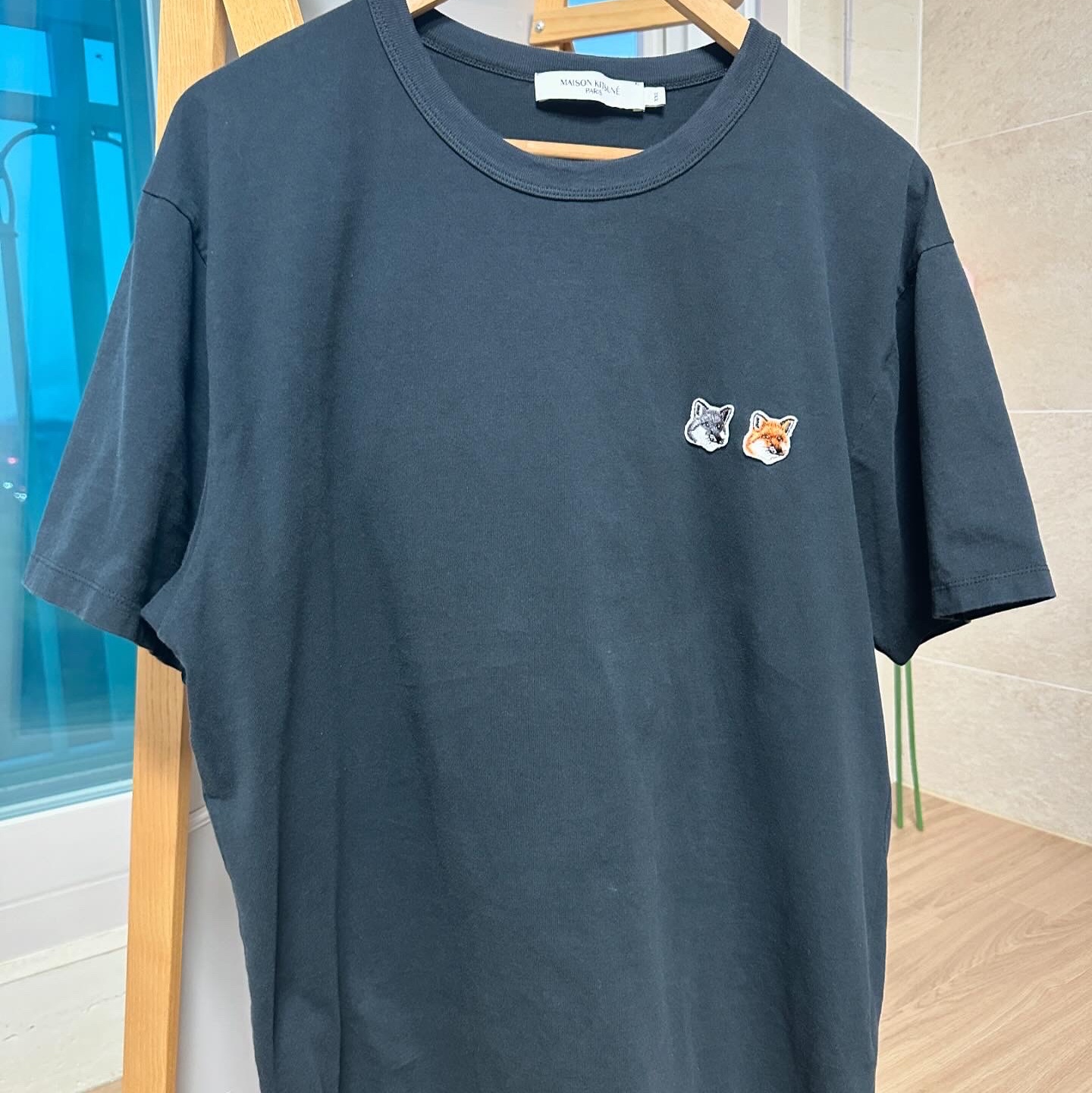 Maison Kitsune Double Fox Head Patch Classic T-Shirt Anthracite, Stussy Stock Water Shorts Black 착용 스타일 - 3