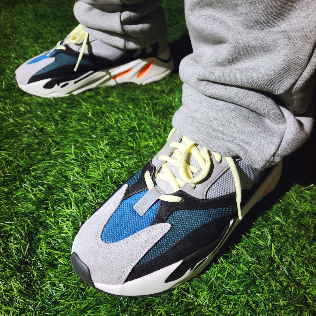 Adidas Yeezy Boost 700 Wave Runner Solid Grey 2017/2019 착용 스타일 - 5