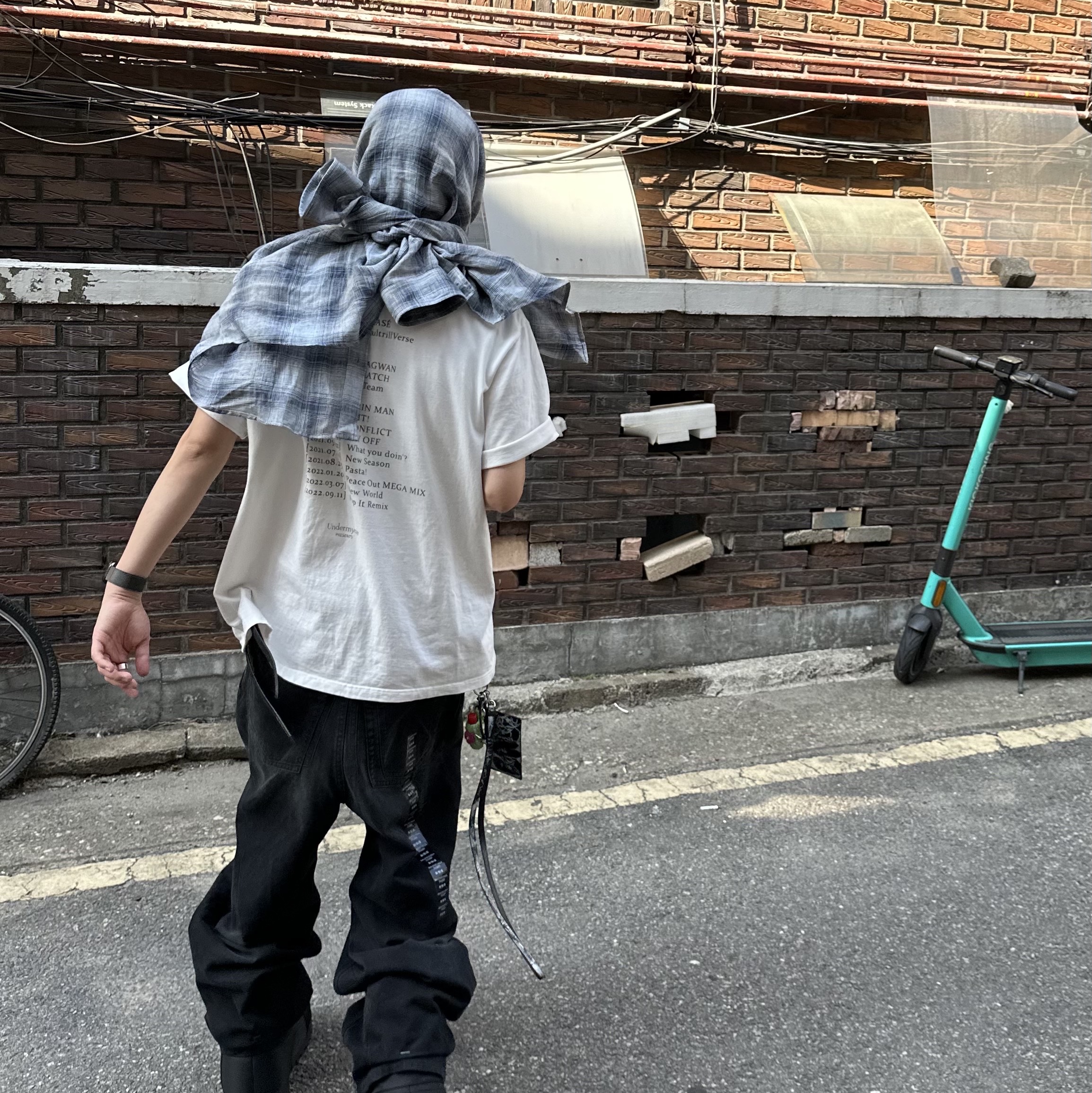Nonnod Flexible String Check Shirt Japanese Linen Blue, Balenciaga Baggy Pants Black 착용 스타일 - 2