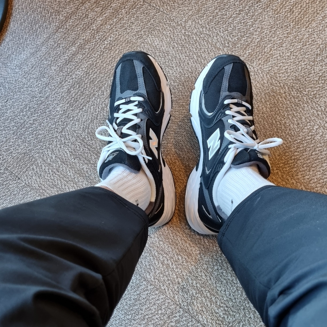 New Balance 530 Classic Black 착용 스타일