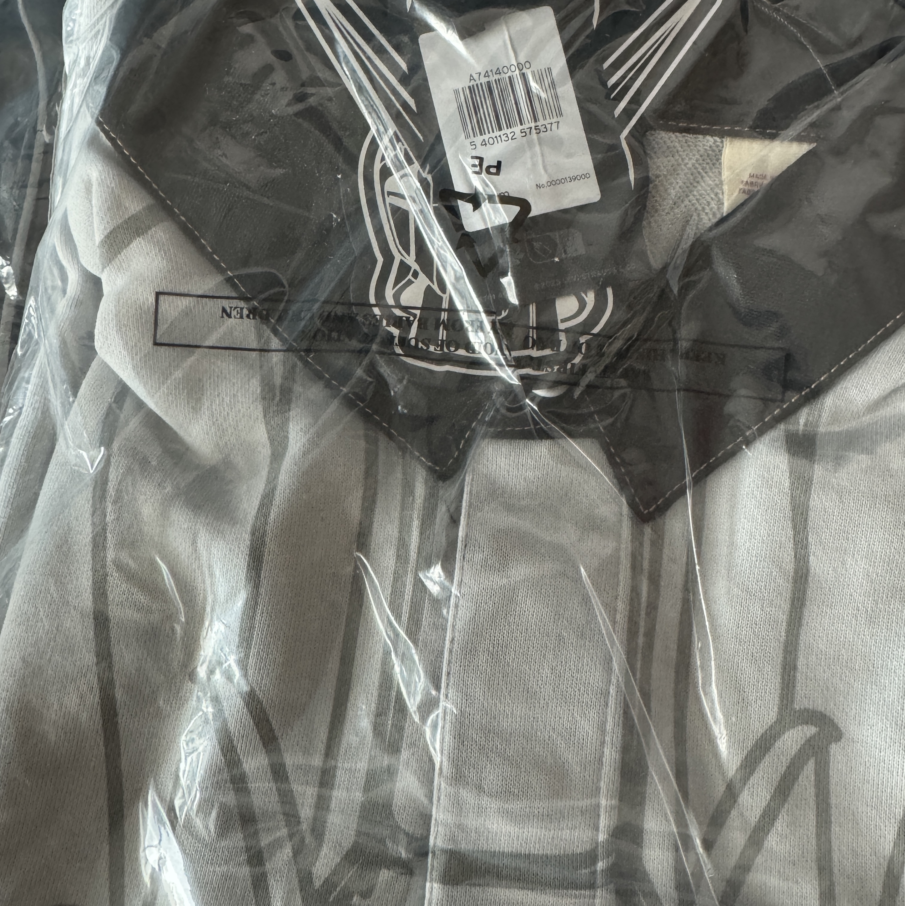 Levi's x Gundam Seed Rugby Shirt Robolution Grey 착용 스타일