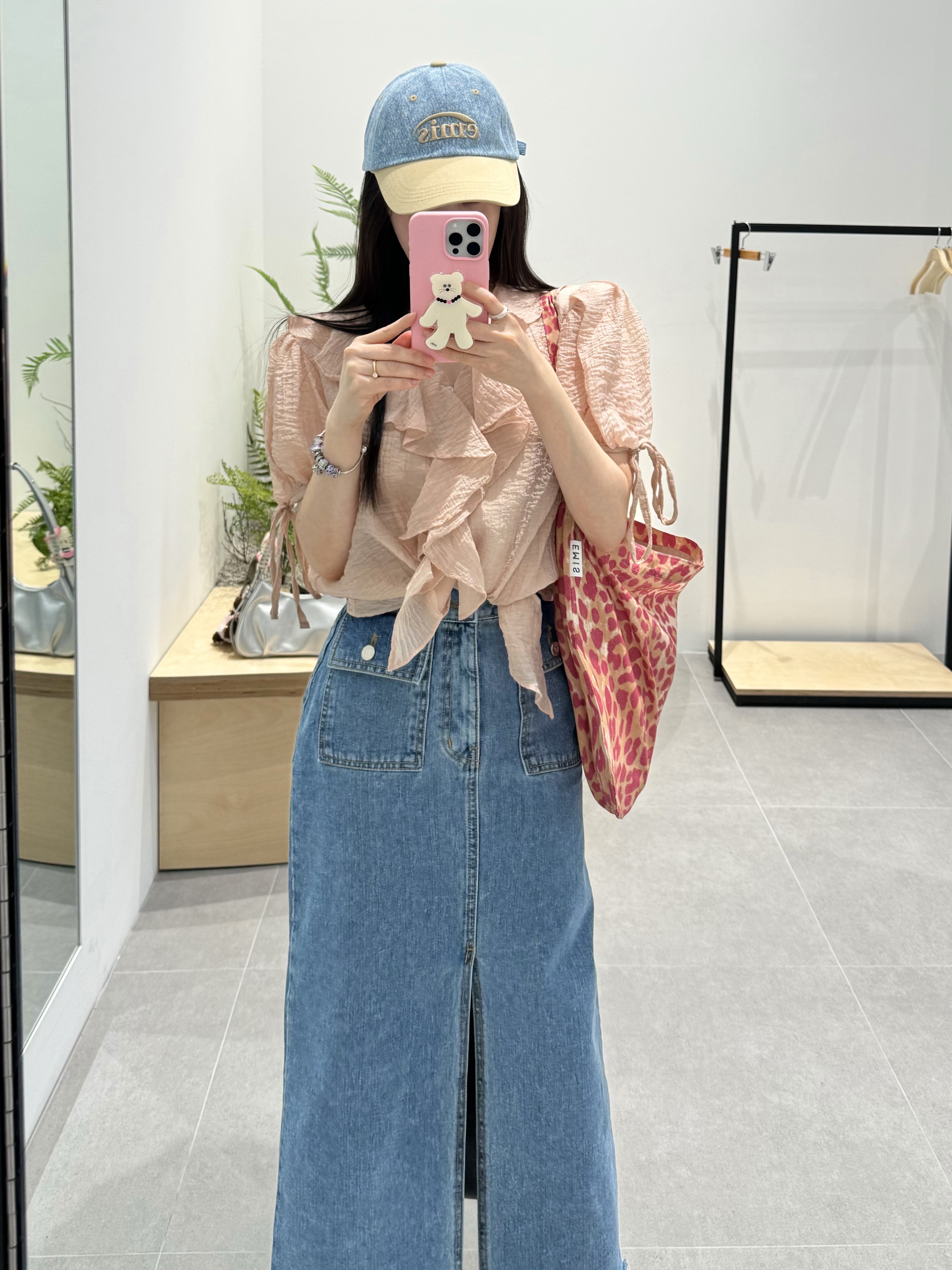 Emis New Logo Denim Ball Cap Light Blue Denim Beige, Emis Cotton Leopard Eco Bag Pink 착용 스타일 - 2