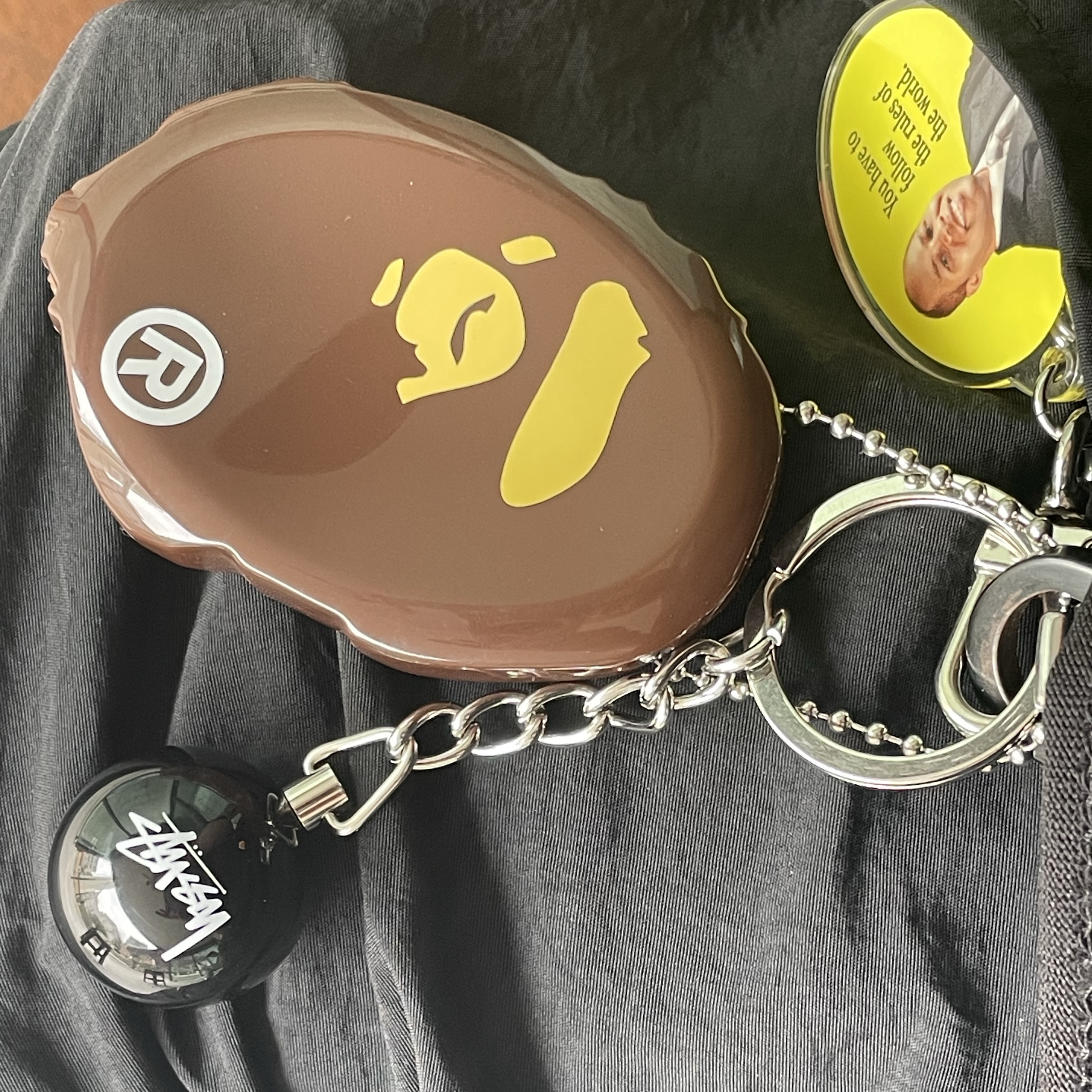 Stussy 8 Ball Keychain Black, BAPE Ape Head Coin Case M Brown 착용 스타일
