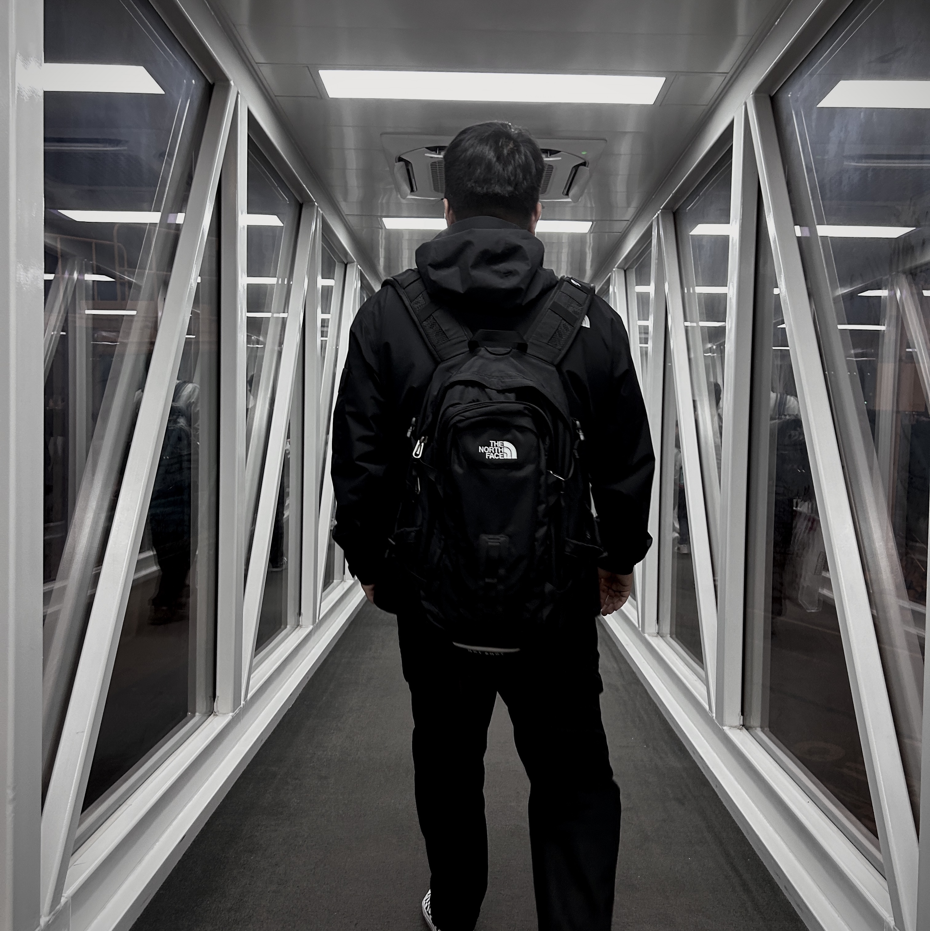 The North Face Hot Shot Black 착용 스타일