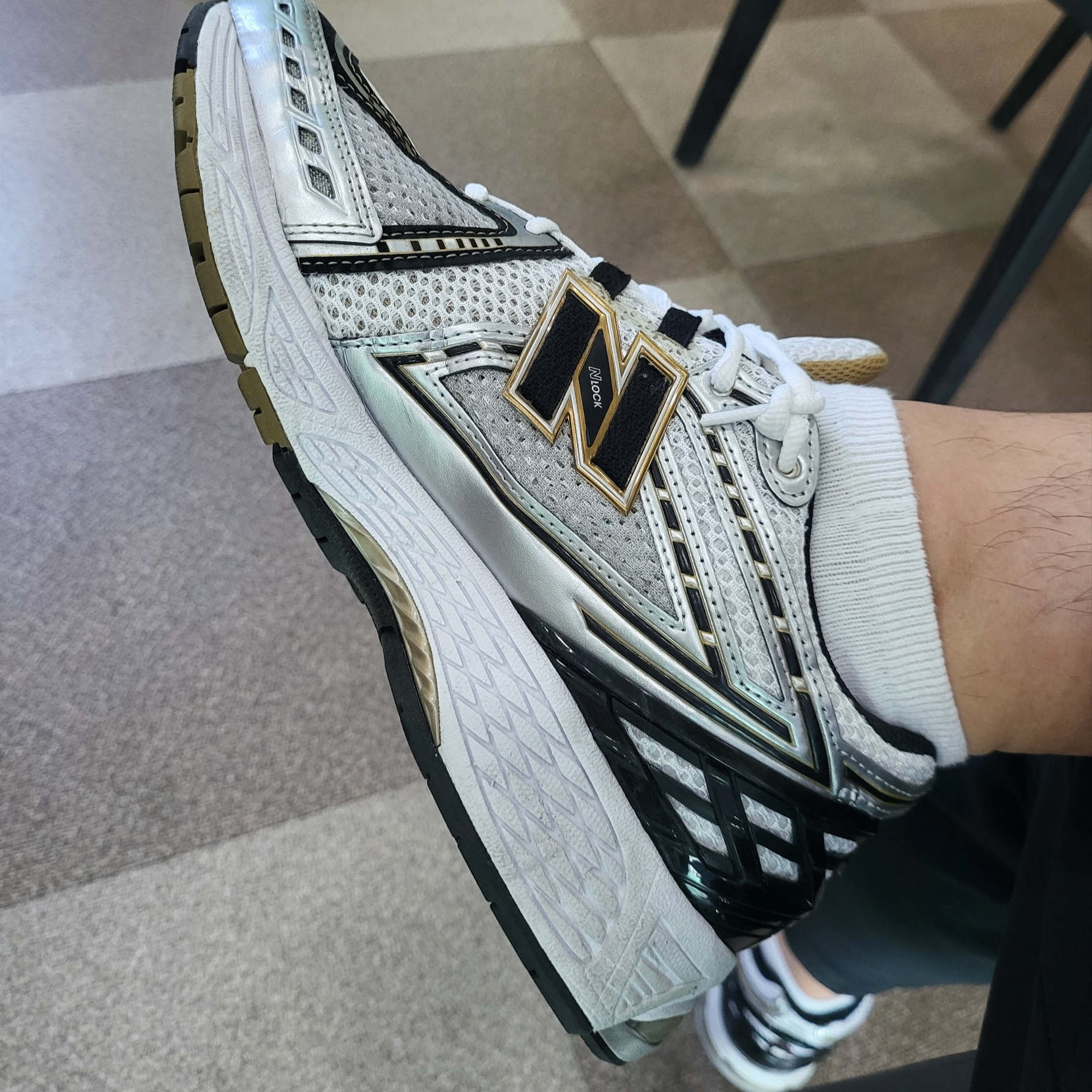 New Balance 1906R White Gold 착용 스타일