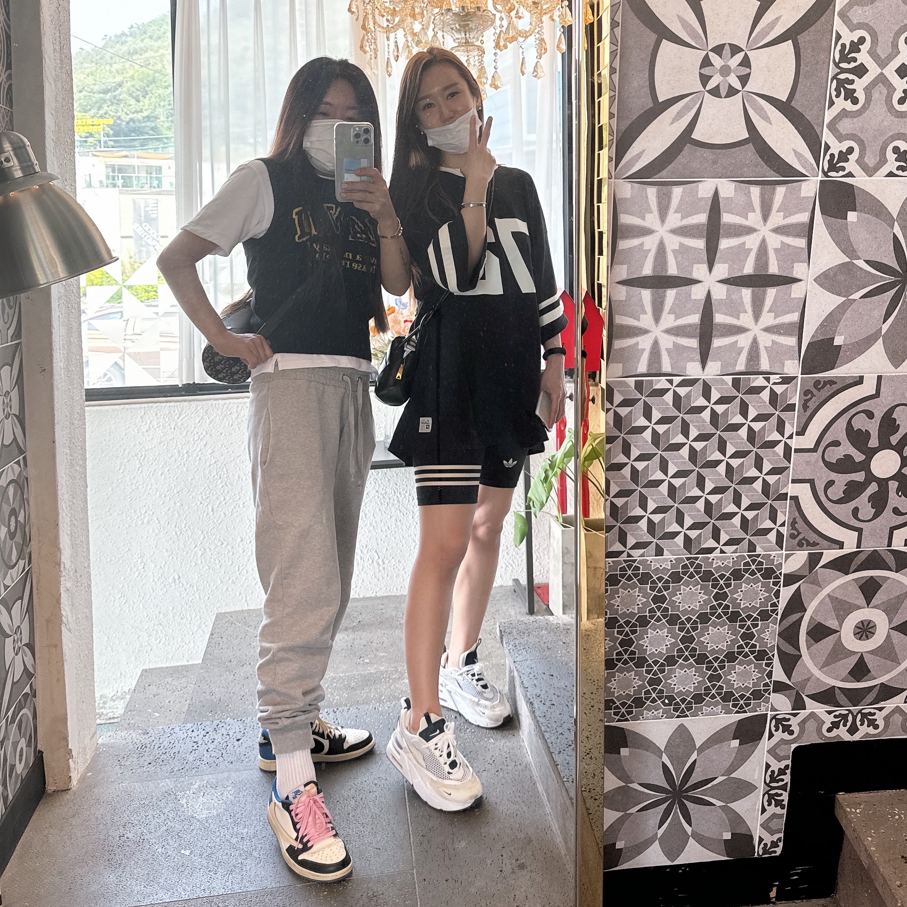 (W) Ganni Graphic O-Neck Vest Black, Jordan 1 x Travis Scott x Fragment Retro Low OG SP Military Blue 착용 스타일