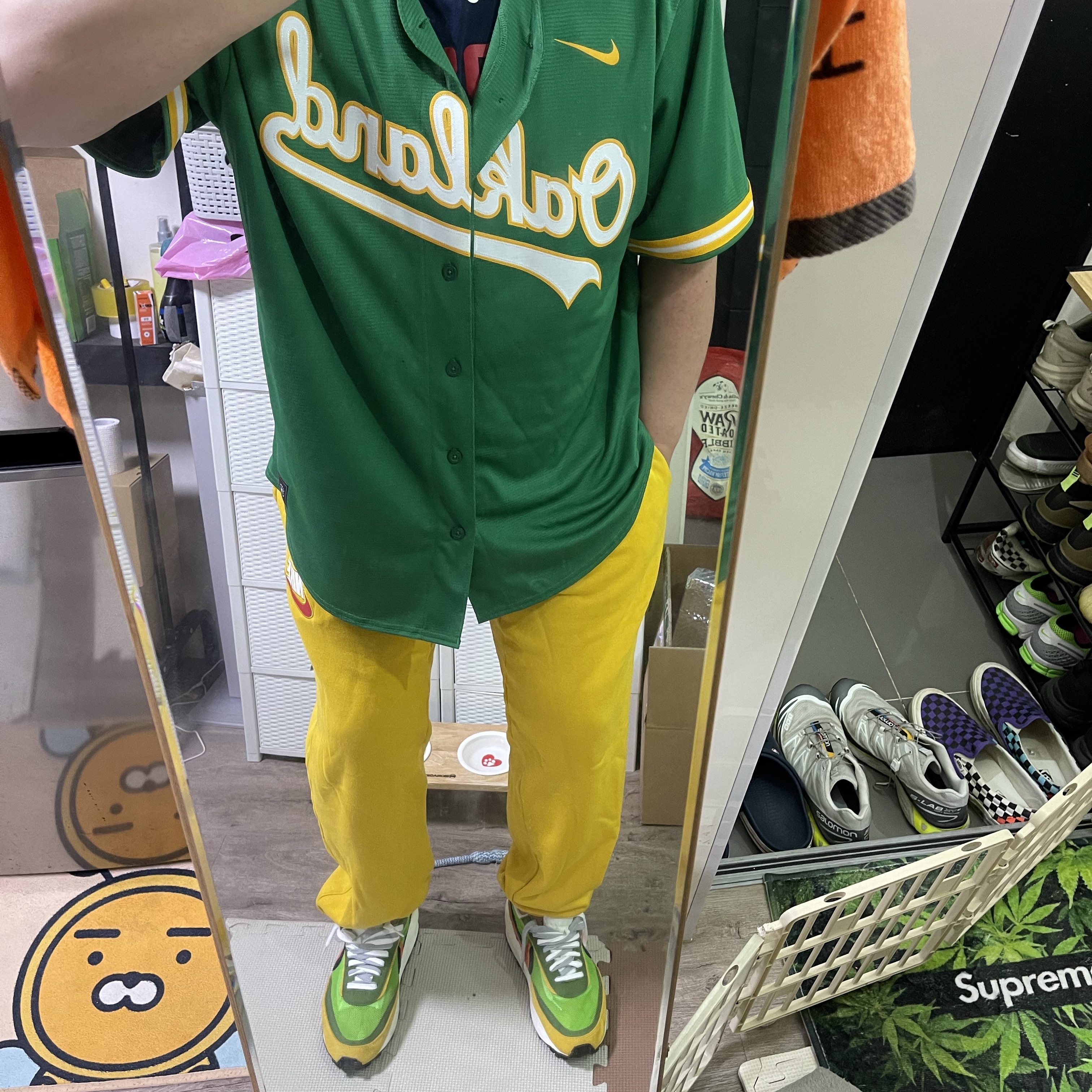 Nike x Sacai LDWaffle Green Multi, Supreme x Nike Sweatpants Mustard - 18FW 착용 스타일