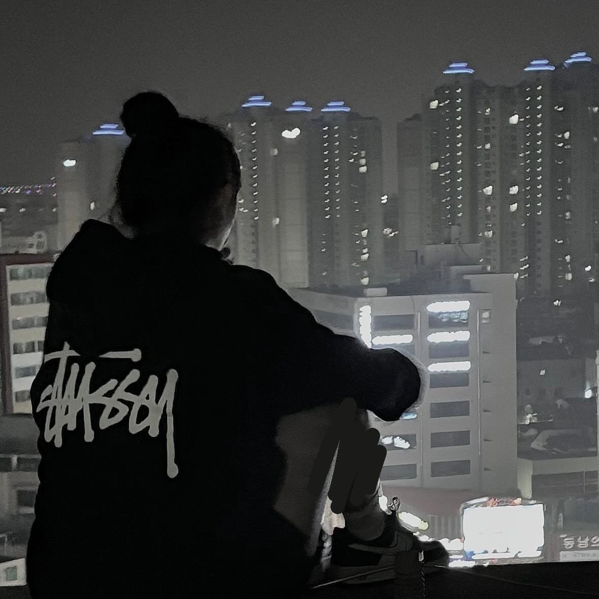 Nike Air Force 1 '07 Black White, Stussy World Tour Zip Hoodie Black 2024, 2025 착용 스타일 - 1