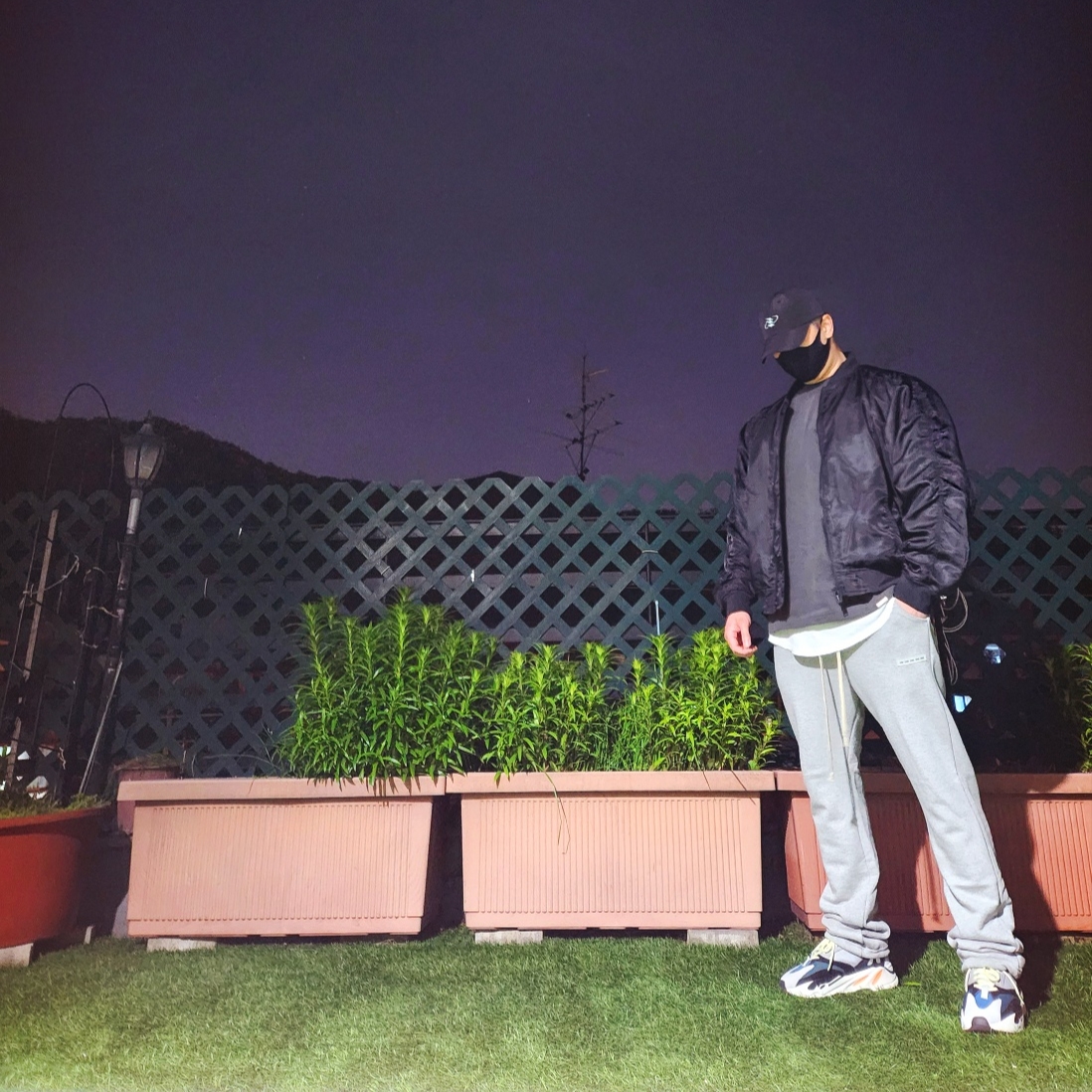 Adidas Yeezy Boost 700 Wave Runner Solid Grey 2017/2019 착용 스타일 - 1