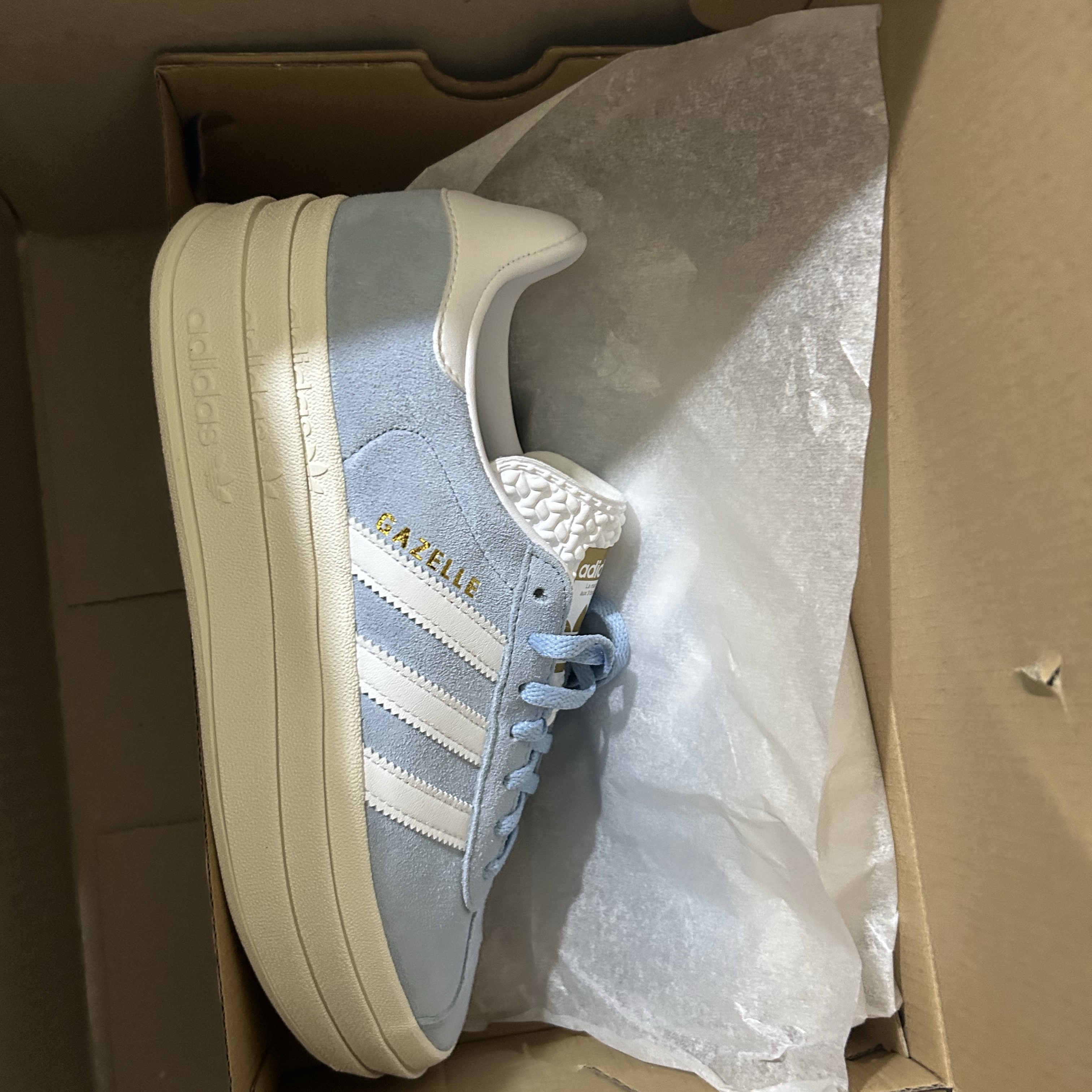 (W) Adidas Gazelle Bold Clear Sky White 착용 스타일