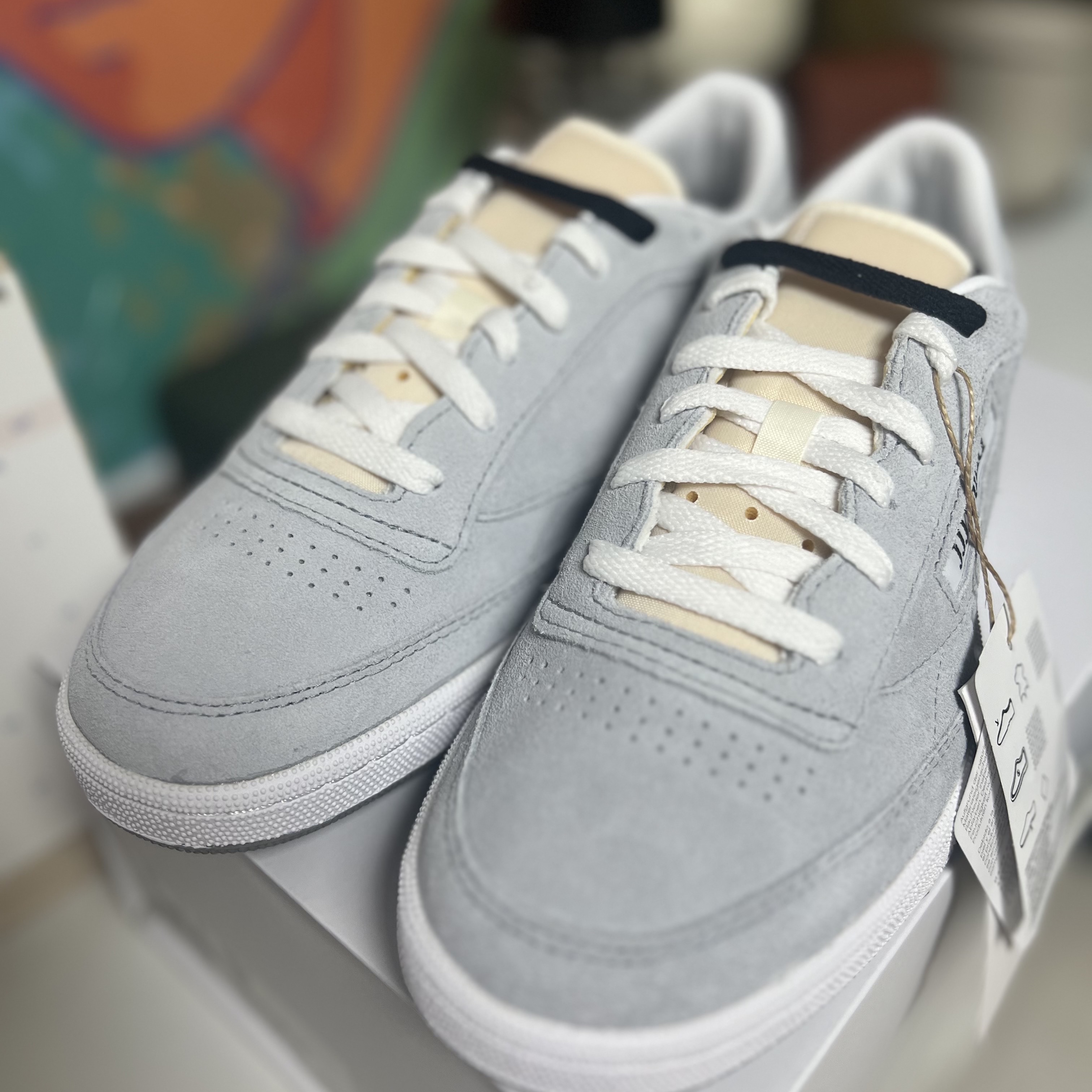 Reebok x JJJJound Club C 85 Suede Cold Grey 2 White 착용 스타일 - 1