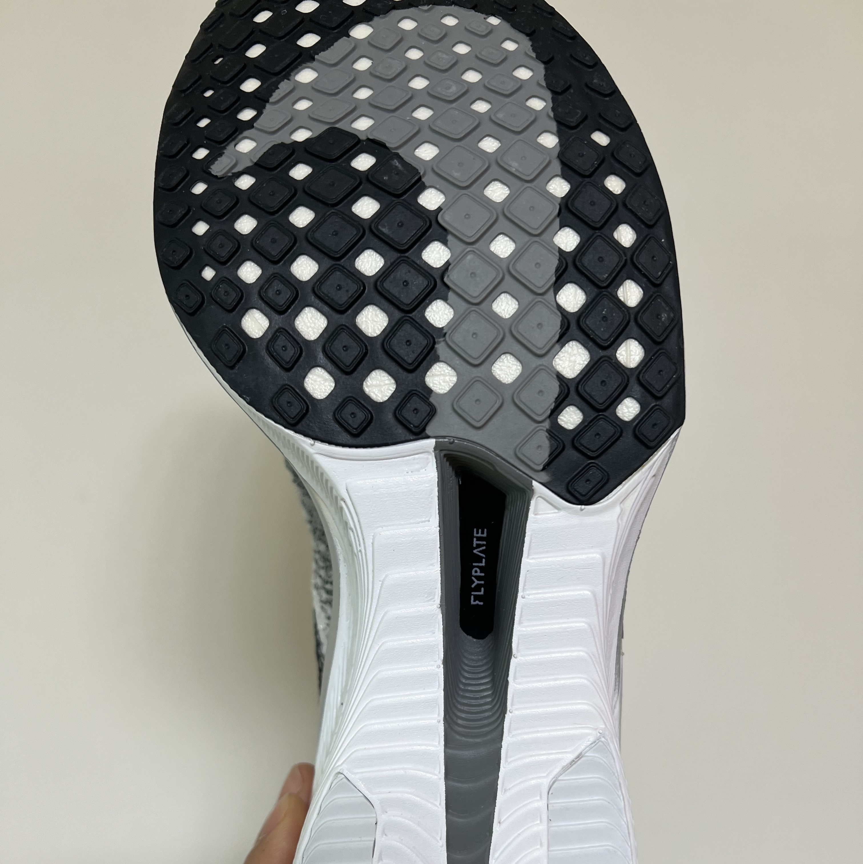 Nike ZoomX Vaporfly Next% 3 White Grey 착용 스타일 - 5