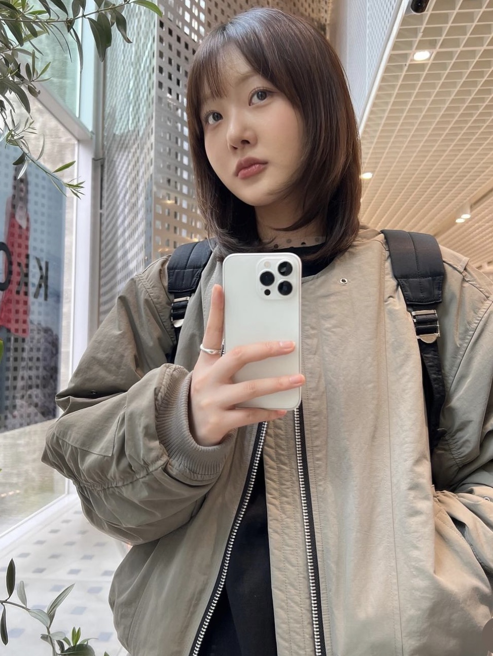 [KREAM 단독] Haleine Roundneck Bomber Khaki Grey 착용 스타일