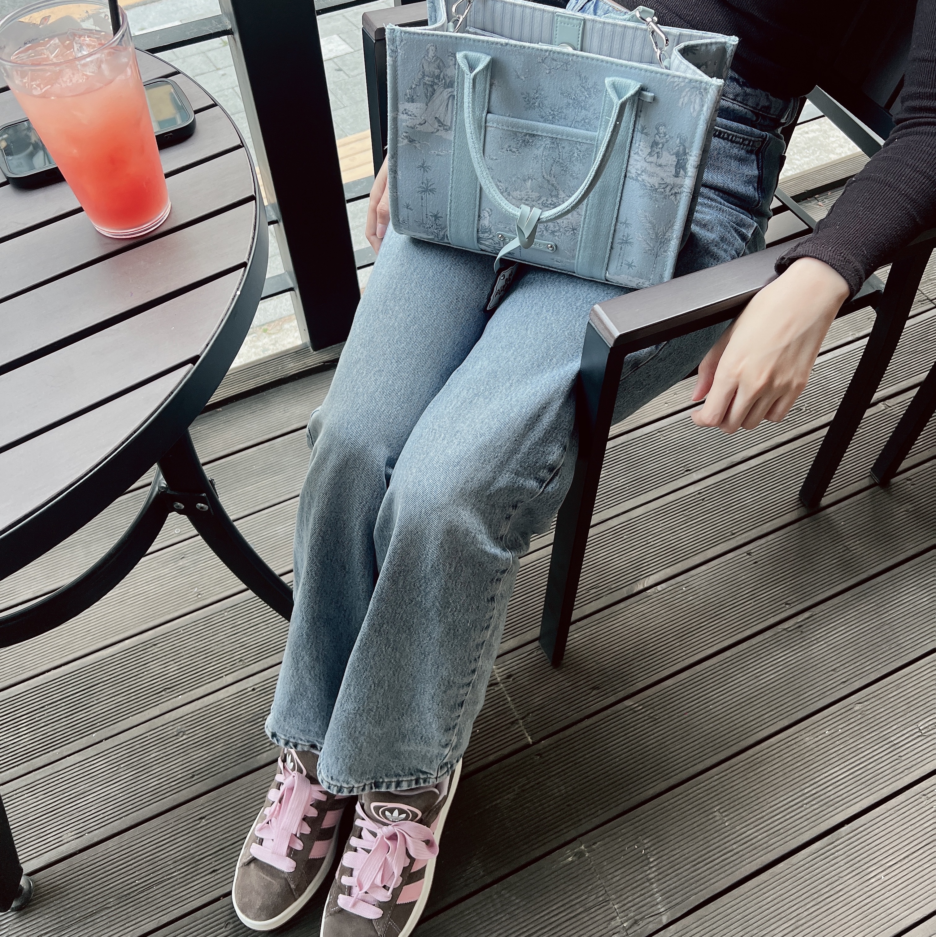 Starbucks French Summer Picnic Tote Bag, Adidas Campus 00s Dust Cargo Clear Pink 착용 스타일