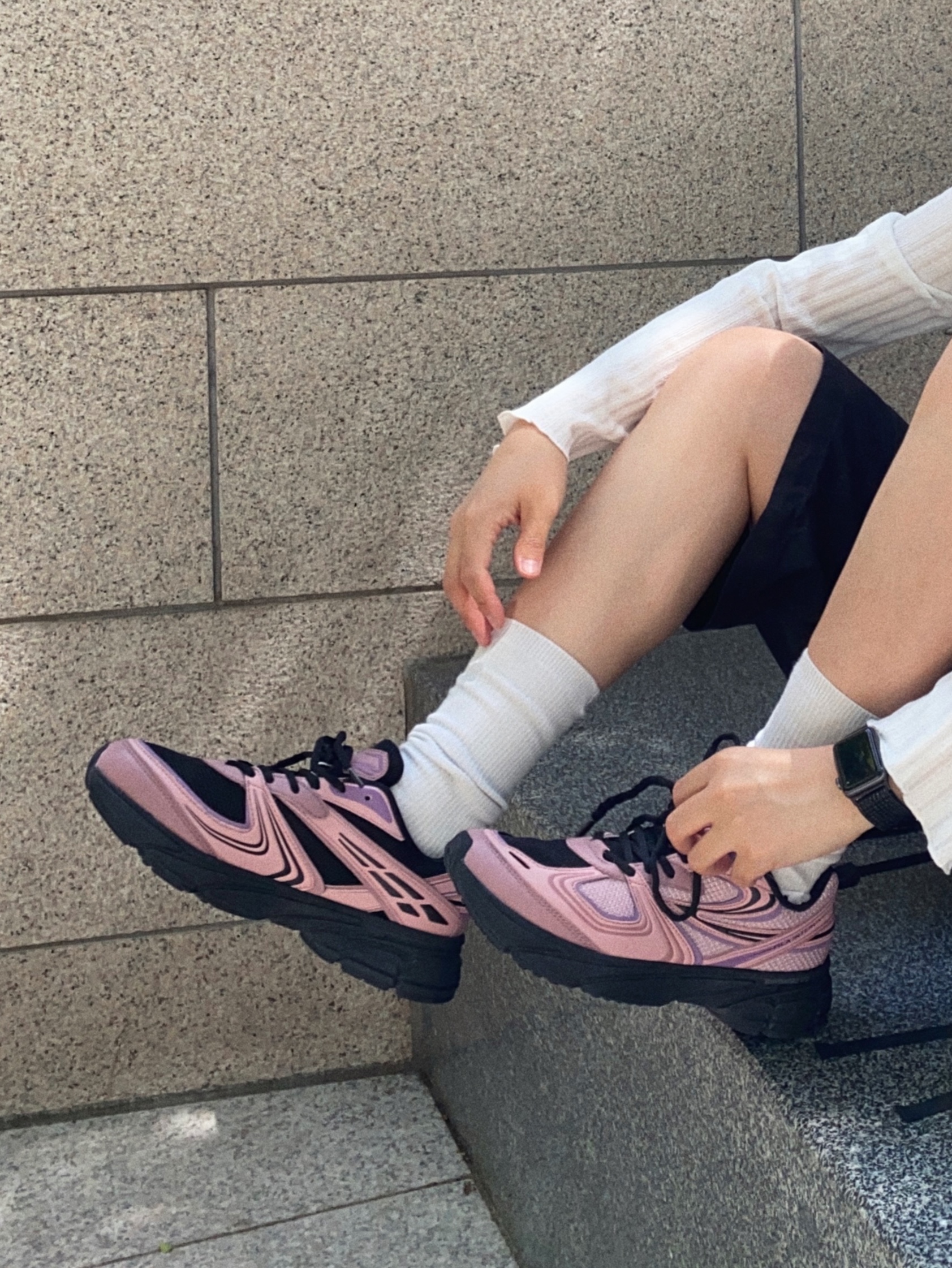Fila Interun Pink Black 착용 스타일 - 3