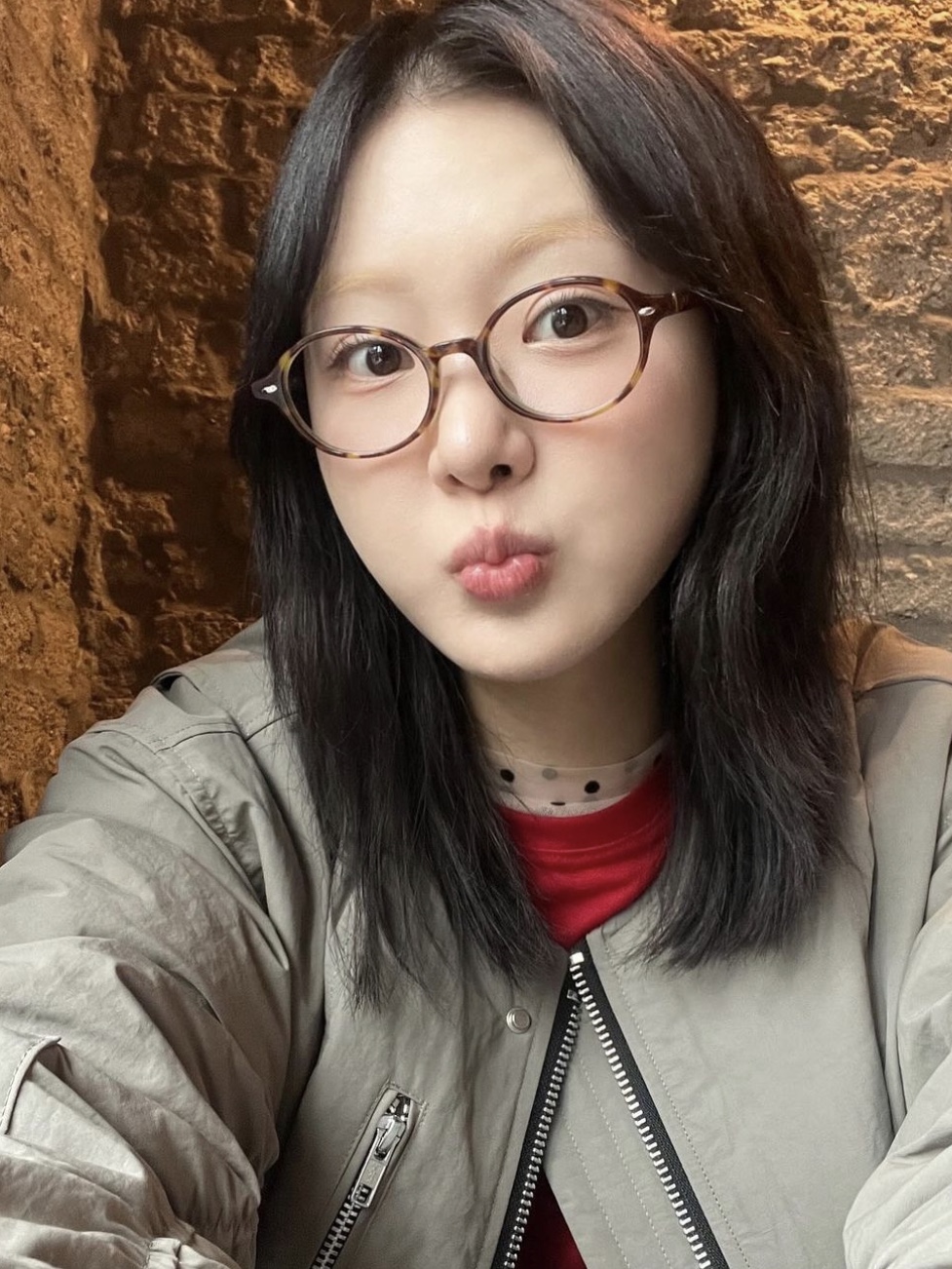 [KREAM 단독] Haleine Roundneck Bomber Khaki Grey 착용 스타일