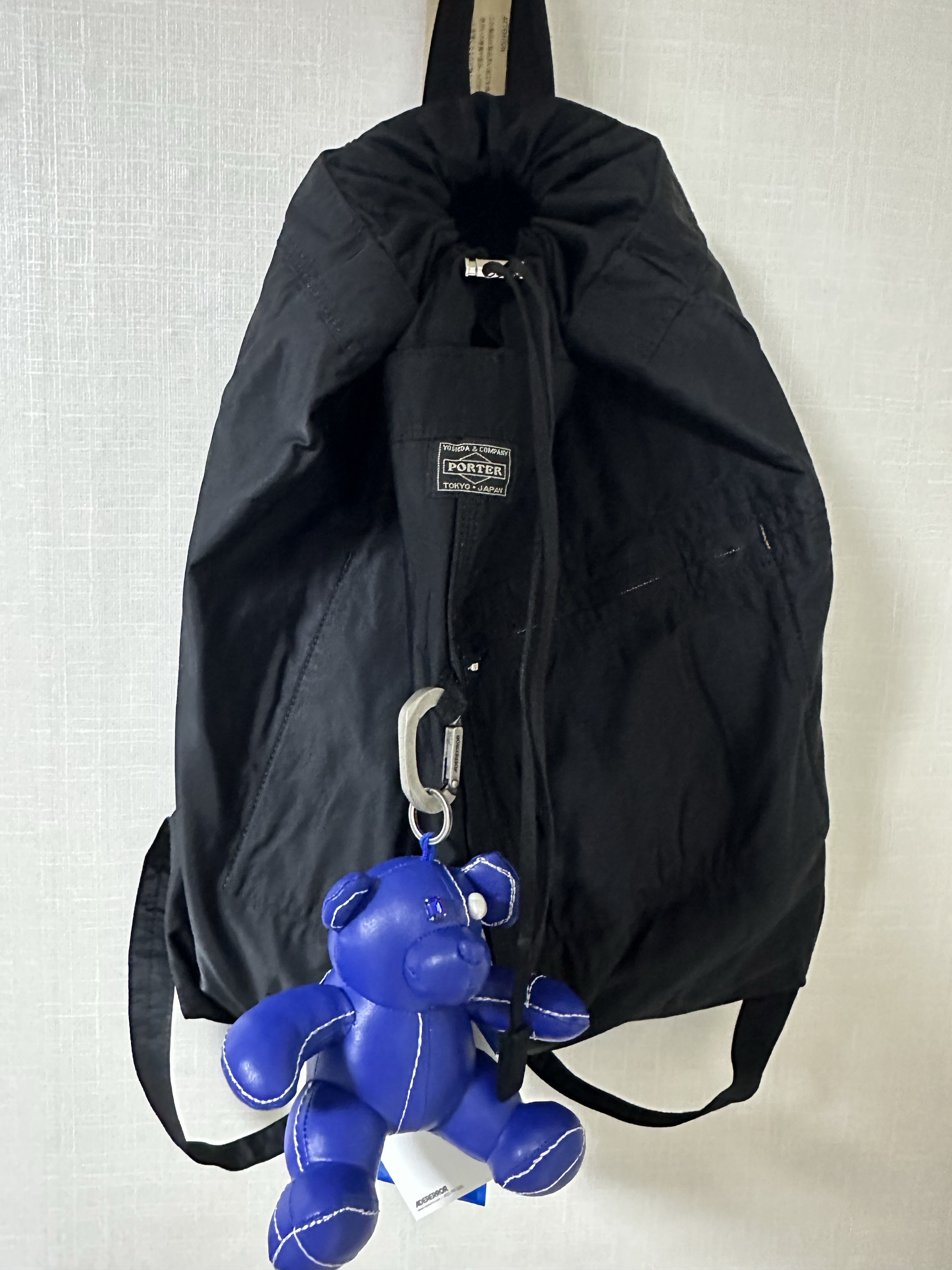 Ader Error Addy Bear Keyring Z-Blue, Porter Mile Knapsack Black 착용 스타일