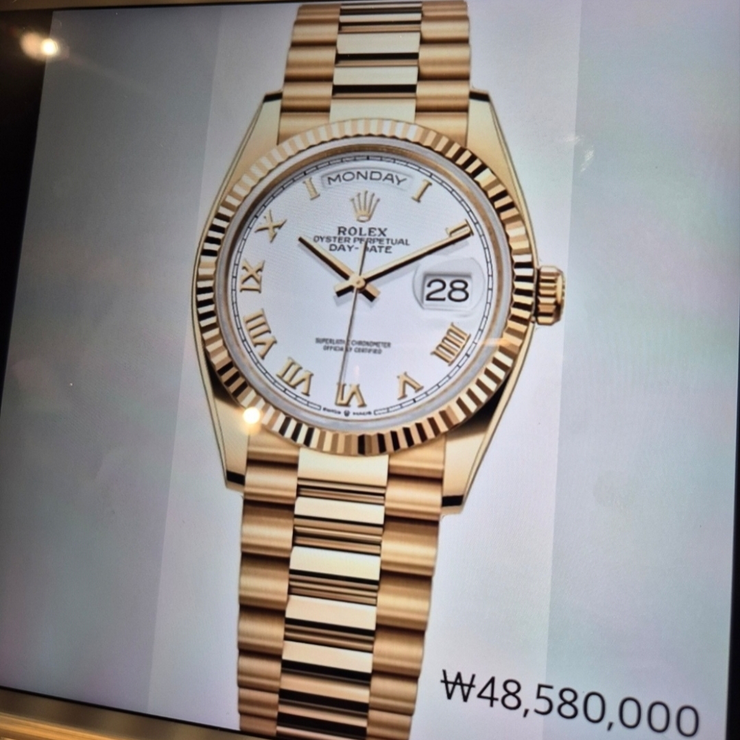 Rolex Day-Date 40mm 228235 White Oyster 착용 스타일 - 1
